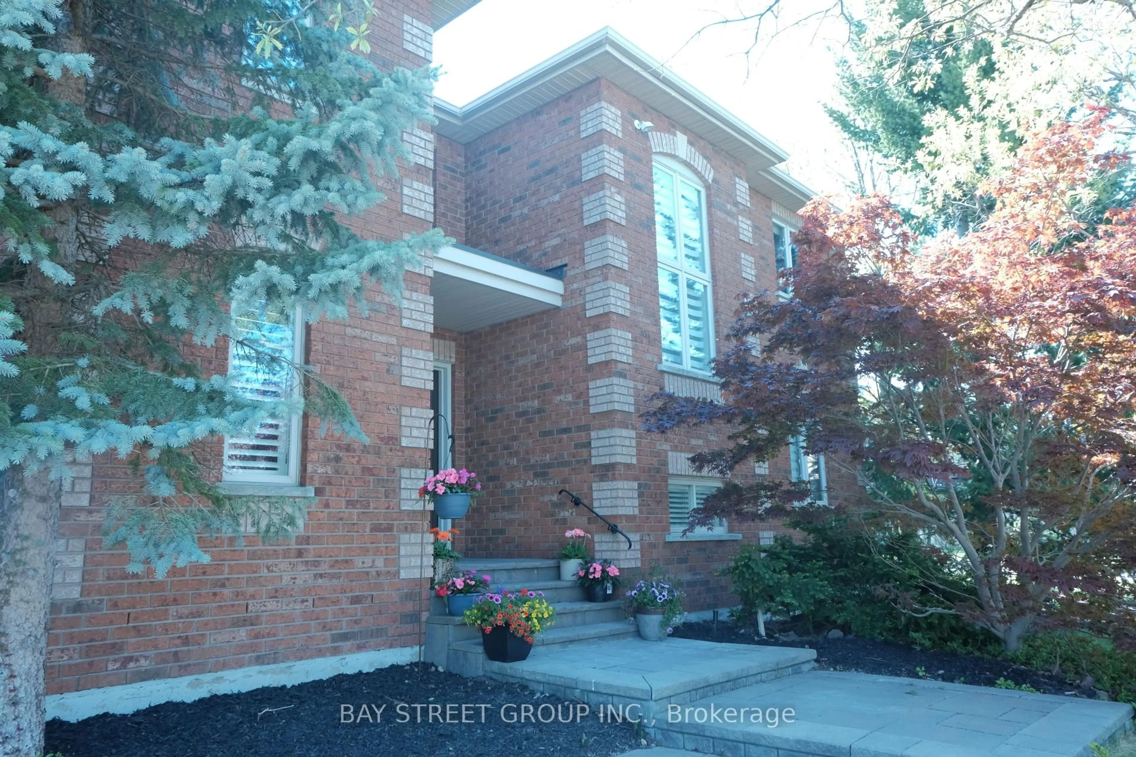 Home with brick exterior material, street for 385 Ambleside Dr, Oakville Ontario L6H 6P4
