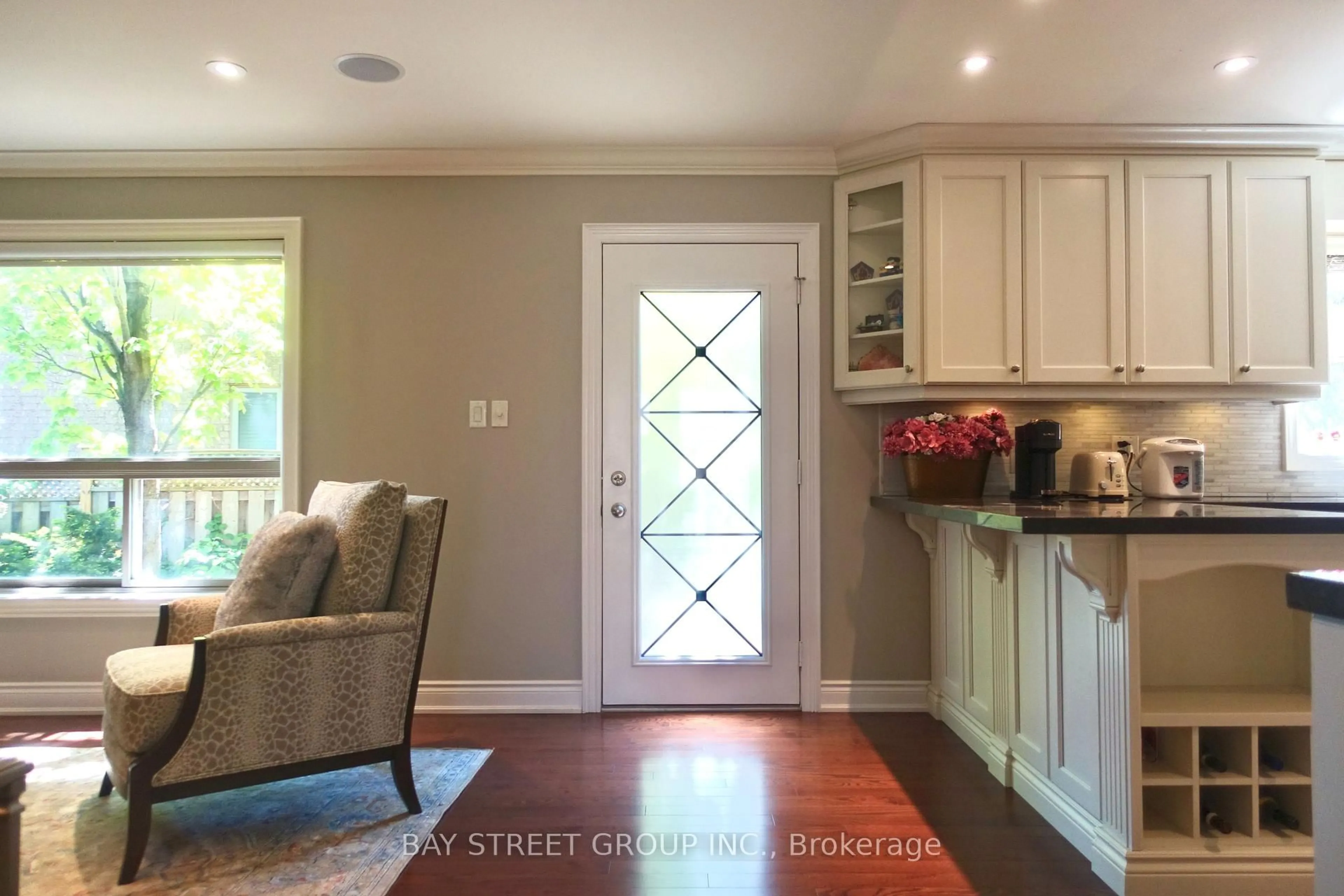 Open concept kitchen, unknown for 385 Ambleside Dr, Oakville Ontario L6H 6P4