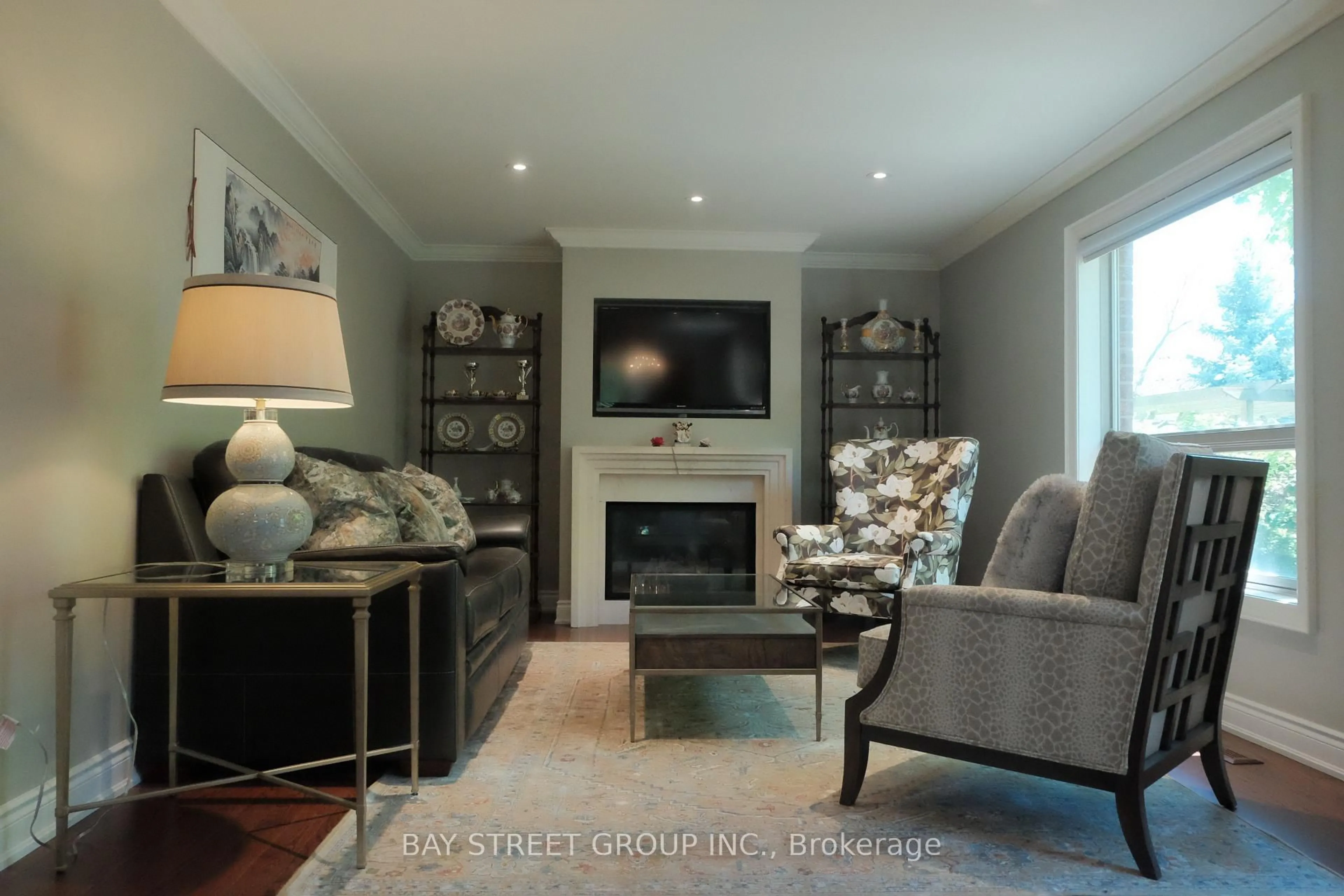 Living room with furniture, unknown for 385 Ambleside Dr, Oakville Ontario L6H 6P4