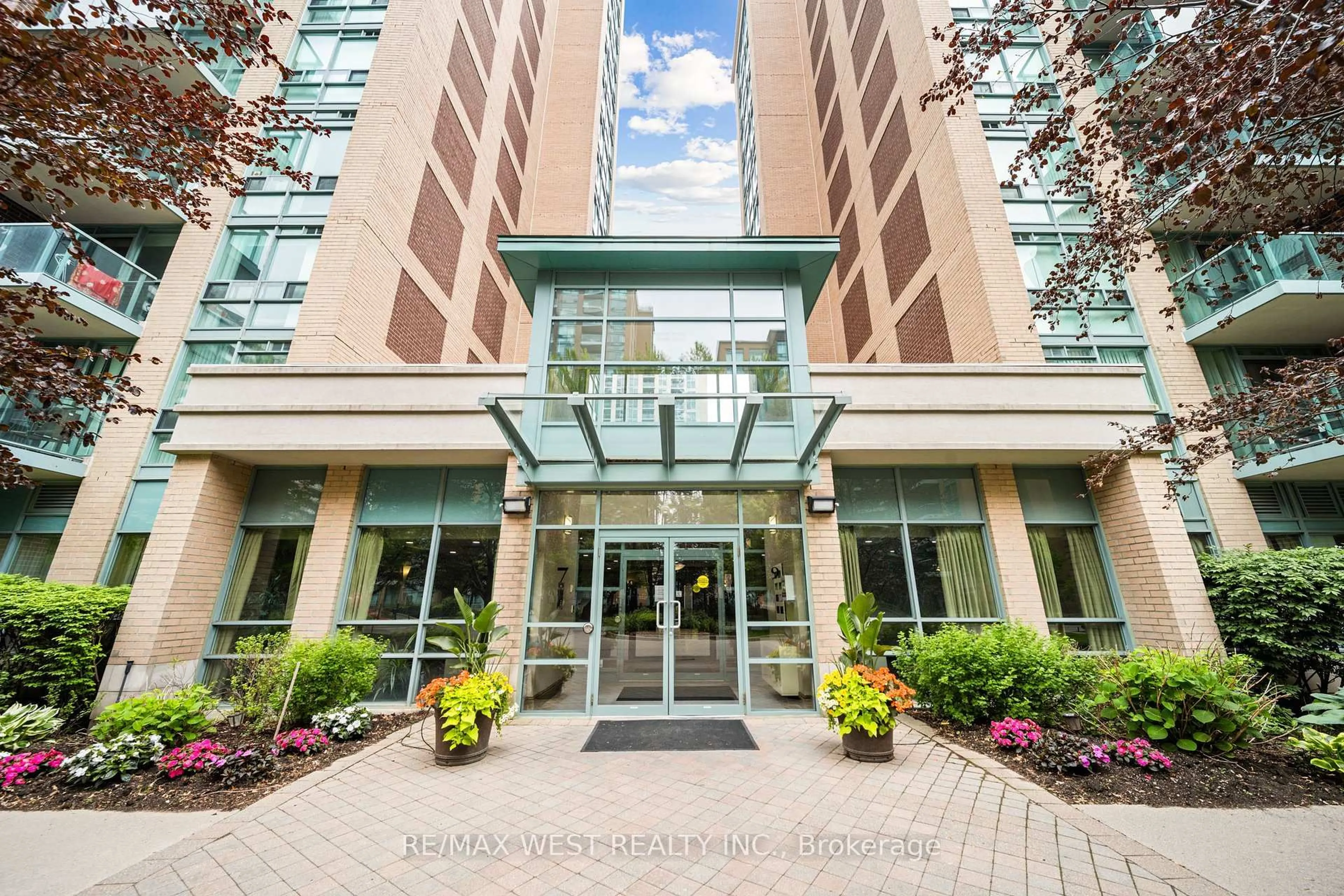 Indoor foyer for 7 Michael Power Pl #502, Toronto Ontario M9A 0A4