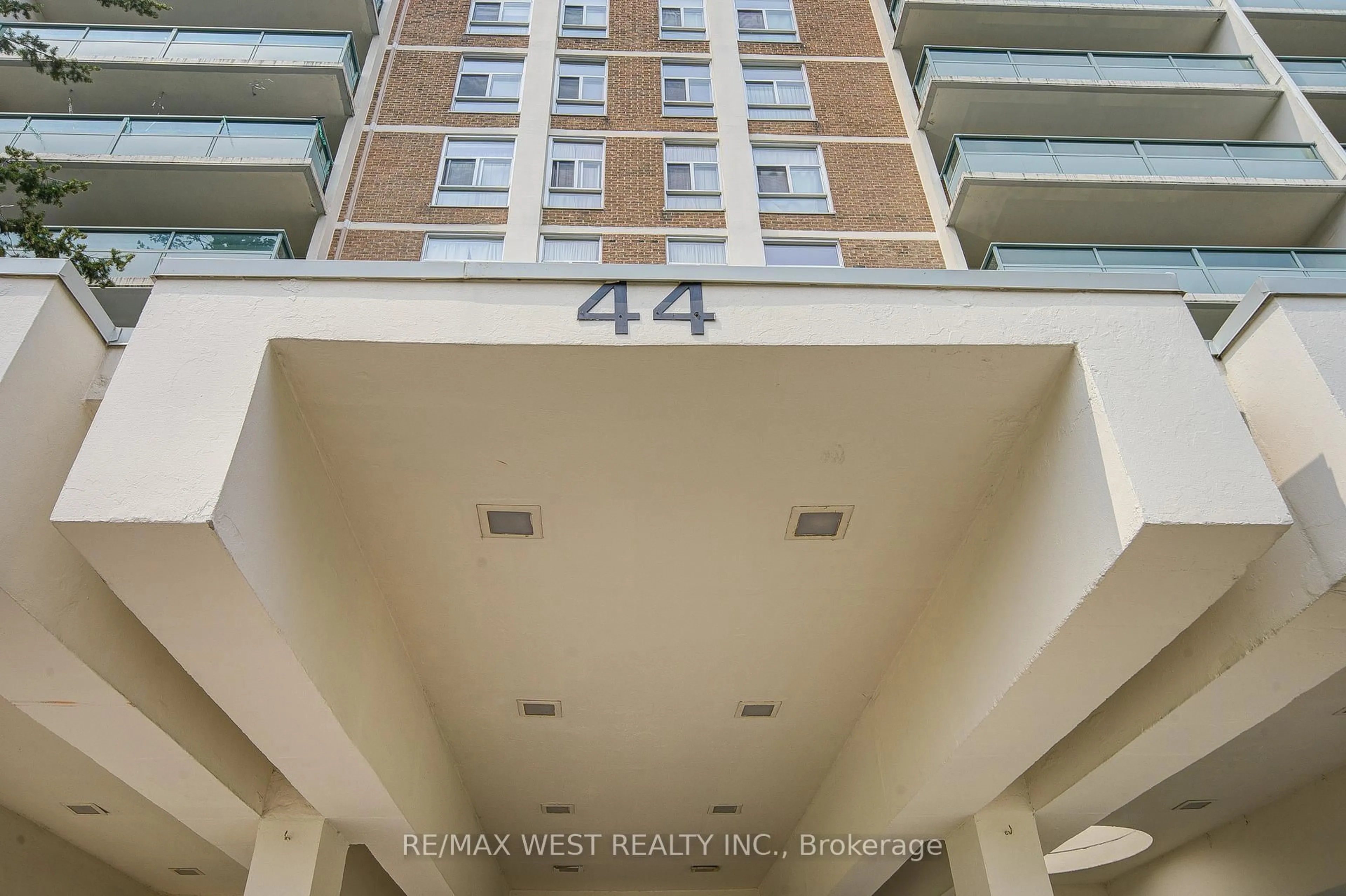 Unknown for 44 Longbourne Dr #606, Toronto Ontario M9R 2M7