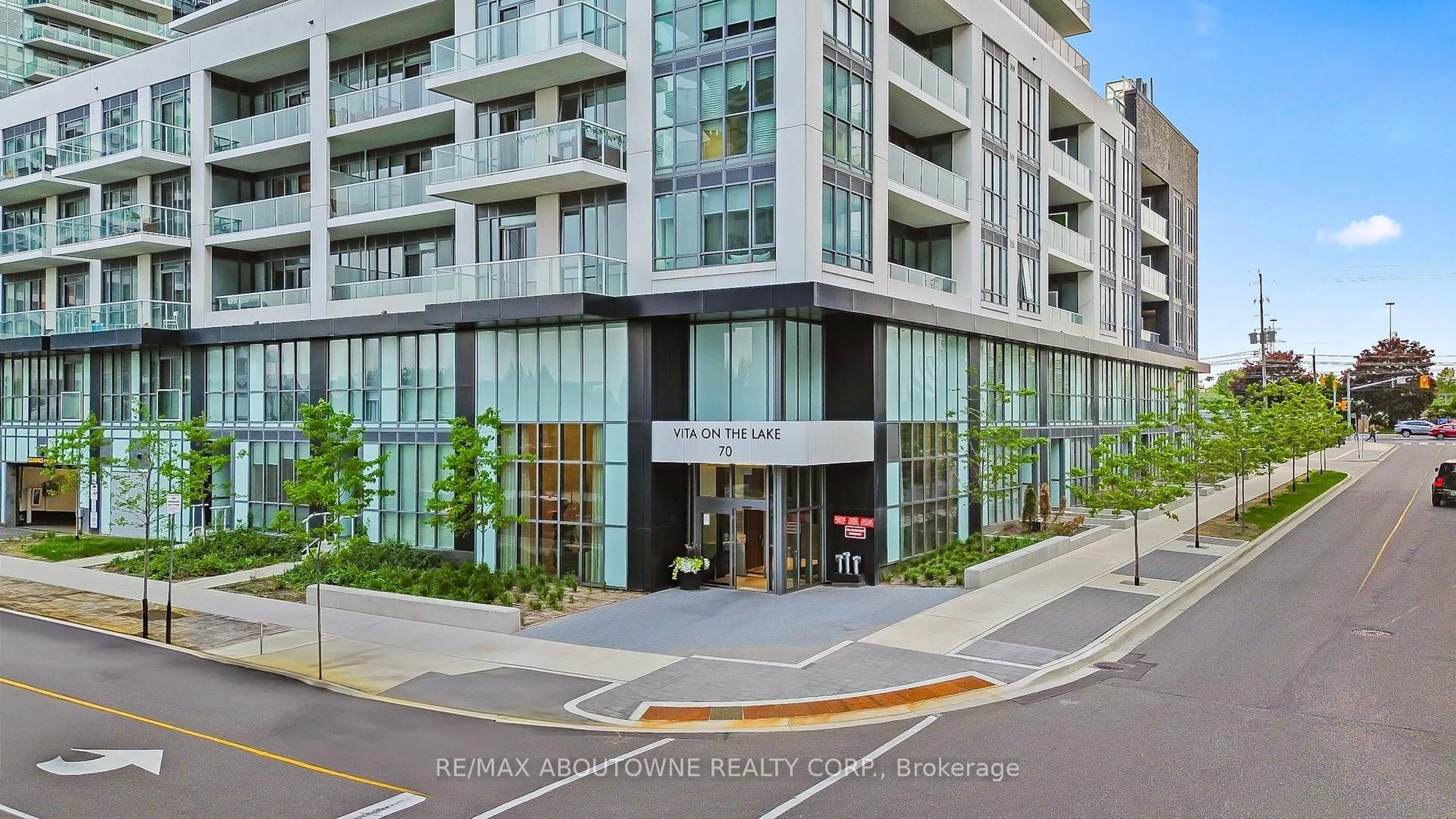 Indoor foyer for 70 Annie Craig Dr #4005, Toronto Ontario M8V 0G2