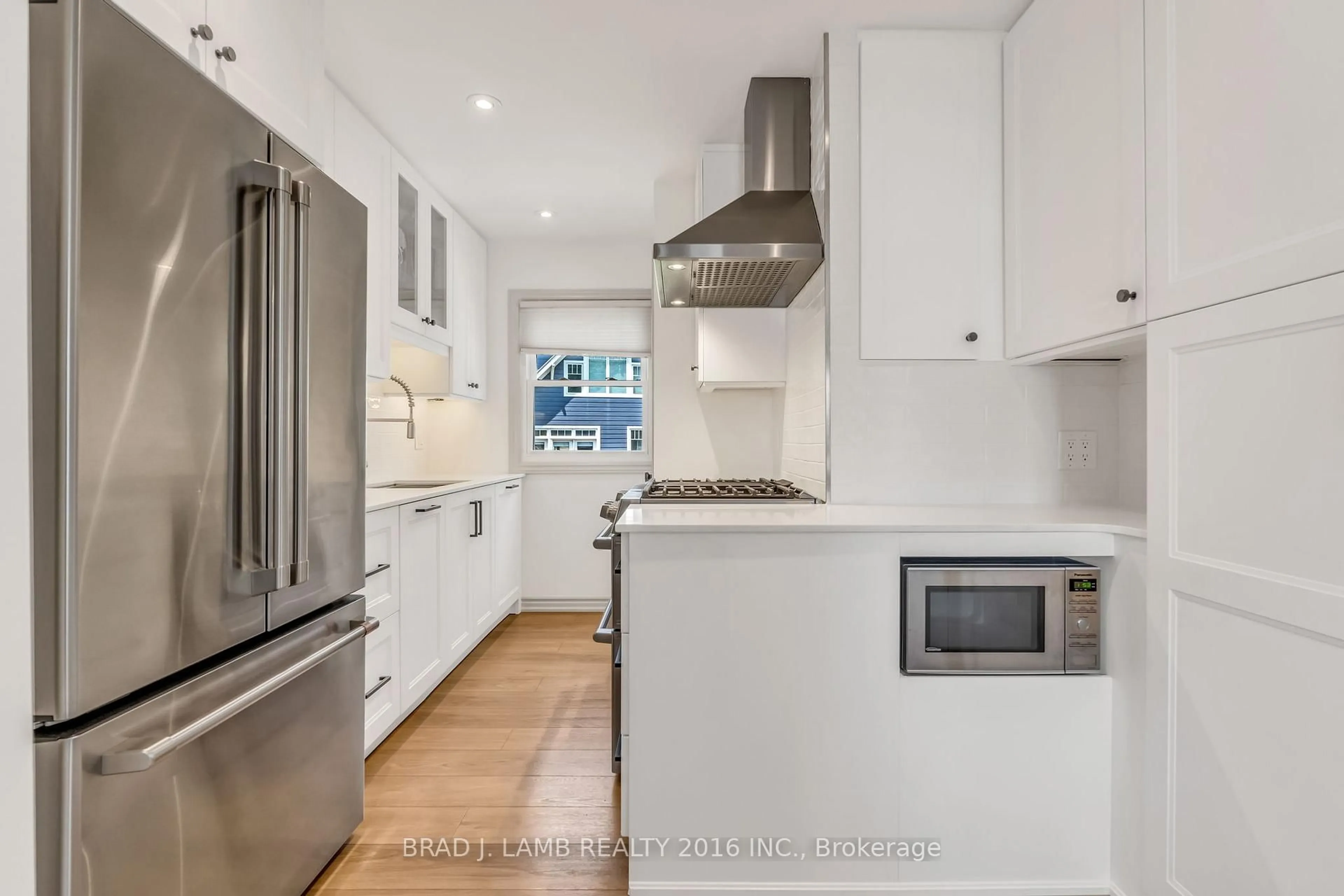 Contemporary kitchen, unknown for 794 The Queensway, Toronto Ontario M8Z 1N5