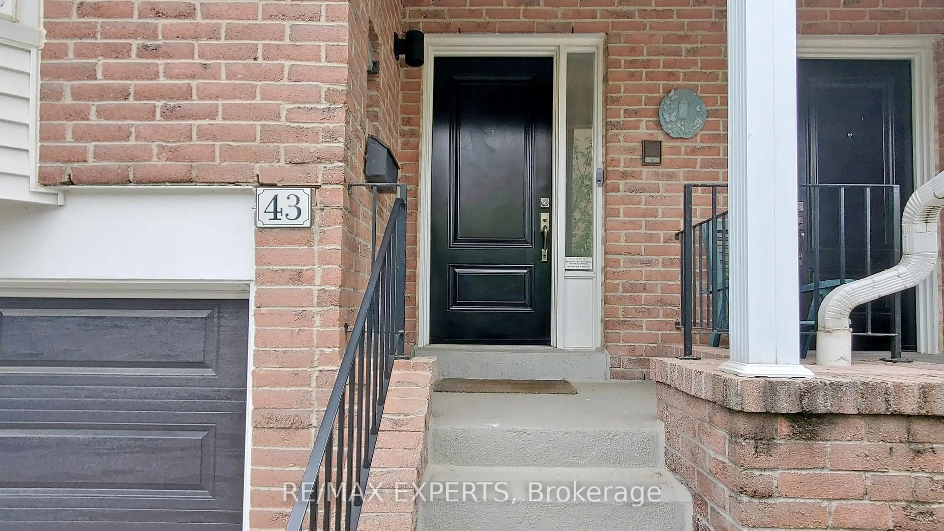 Indoor entryway for 43 Tamarack Circ, Toronto Ontario M9P 3T9
