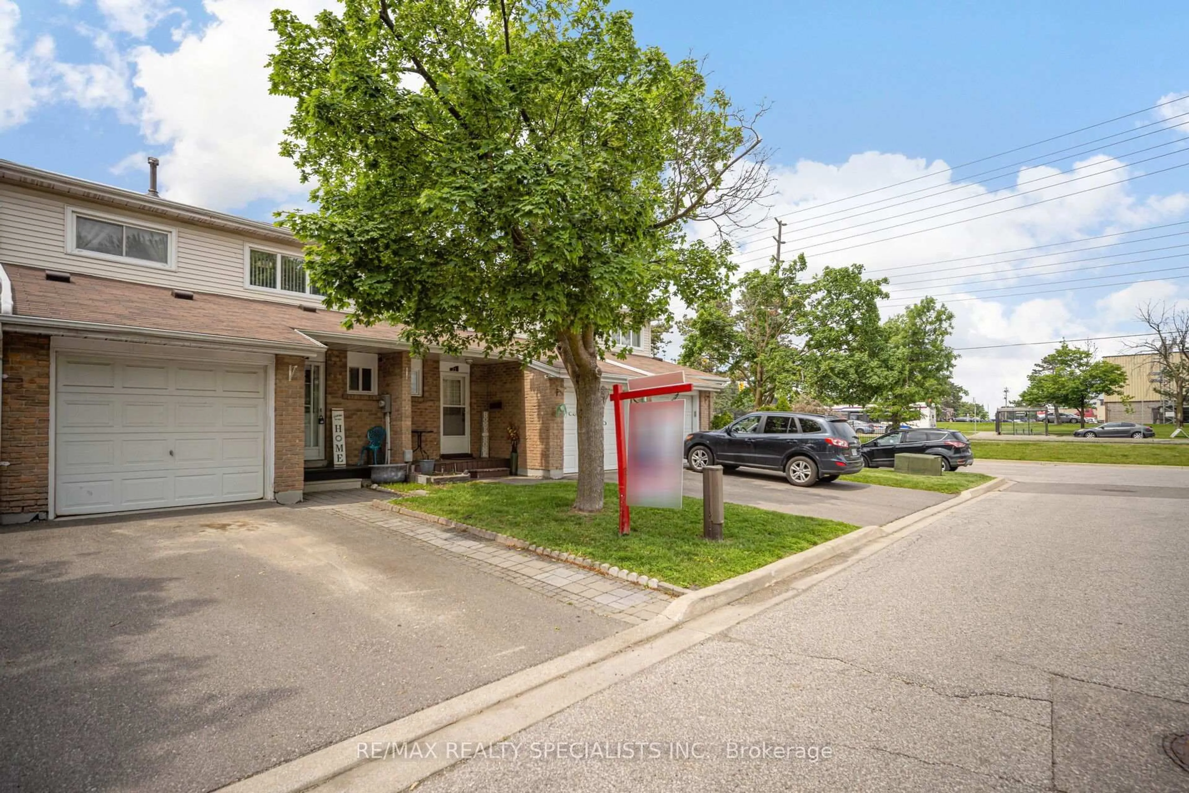 A pic from outside/outdoor area/front of a property/back of a property/a pic from drone, street for 20 Enmount Dr, Brampton Ontario L6T 4C8
