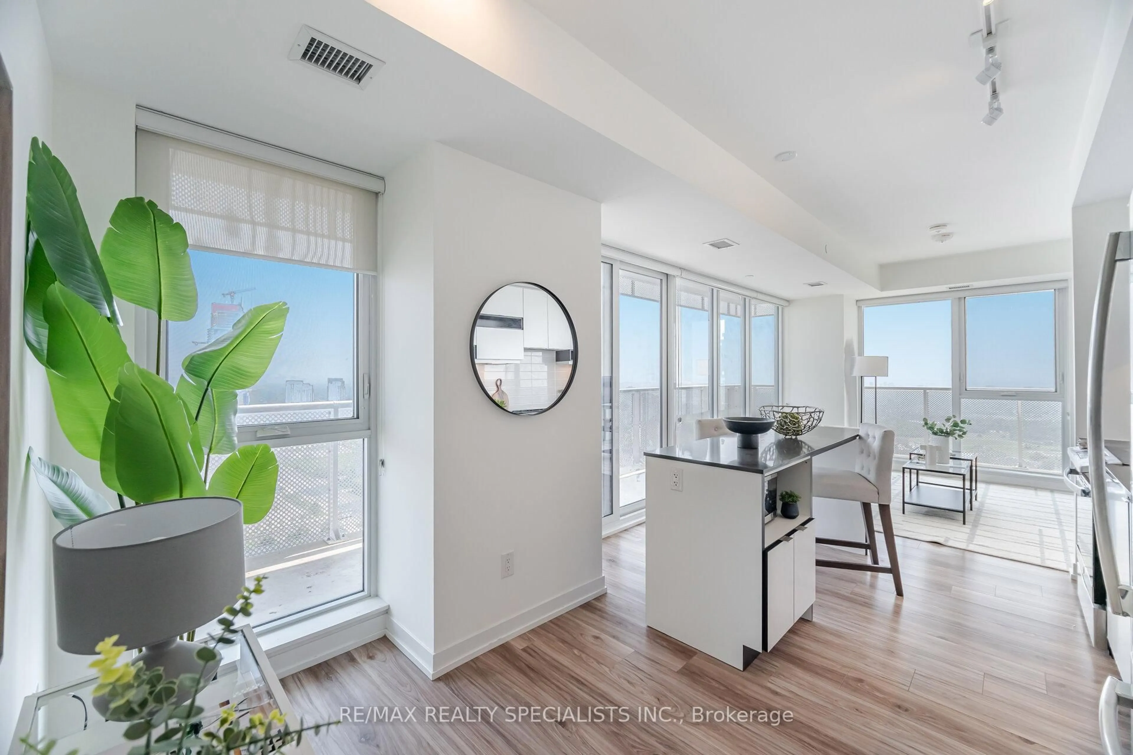 Unknown for 4065 Confederation Pkwy #3808, Mississauga Ontario L5B 0L4