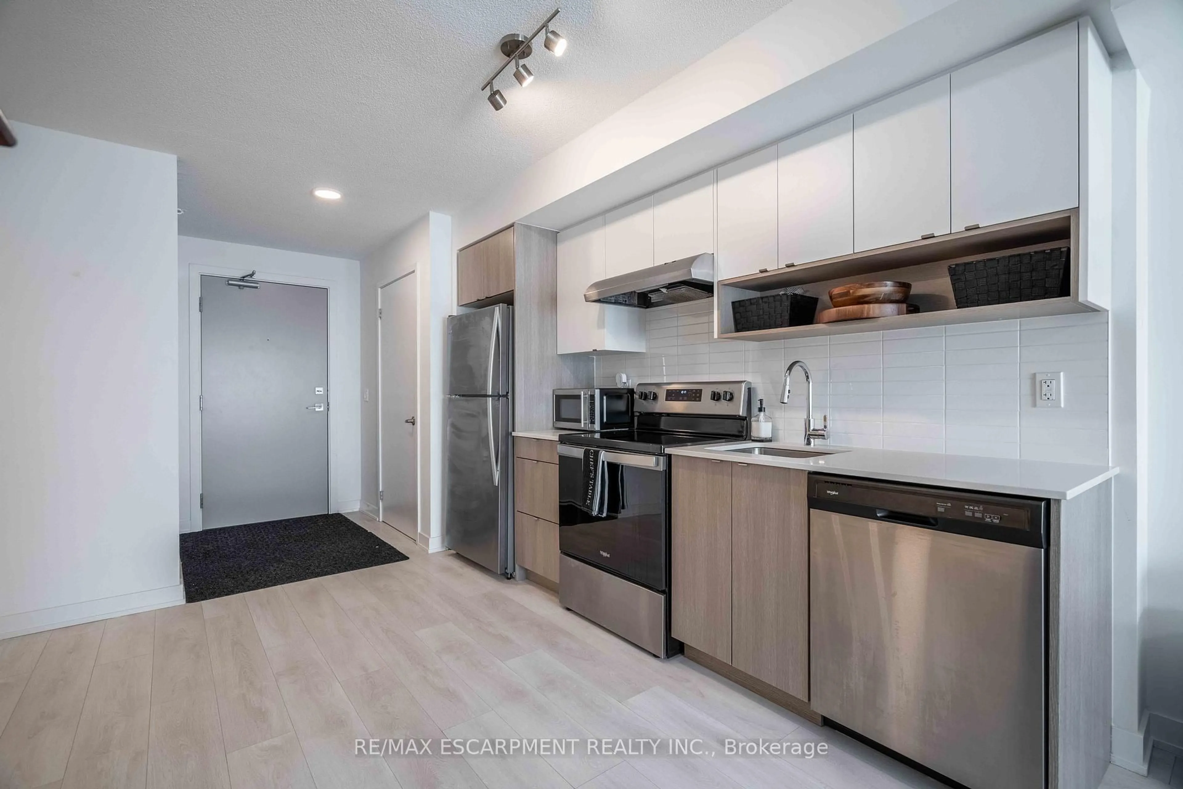 Standard kitchen, unknown for 1117 Cooke Blvd #A310, Burlington Ontario L7T 0C6