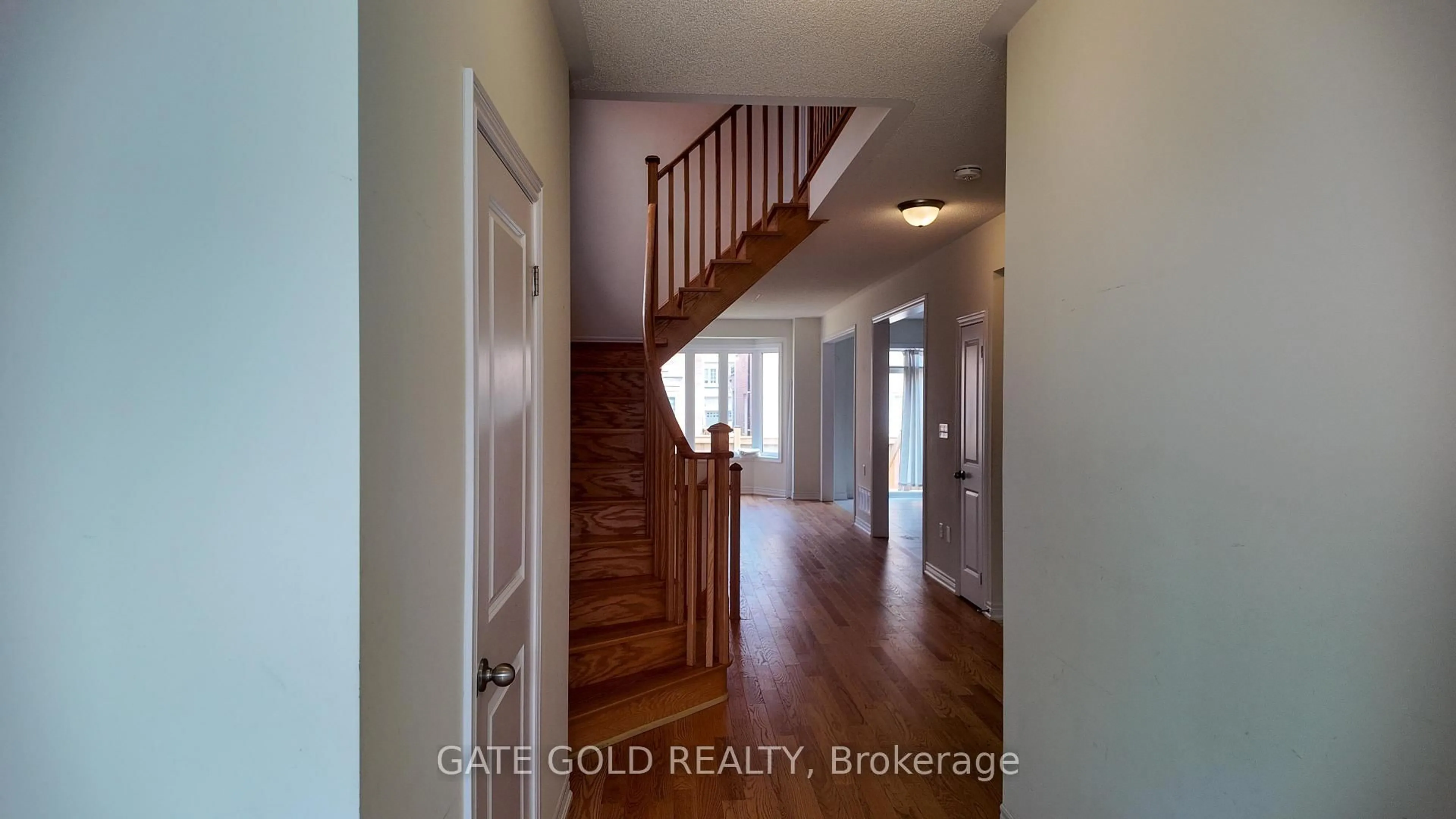 Indoor entryway for 47 Donald Stewart Rd, Brampton Ontario L7A 5J8