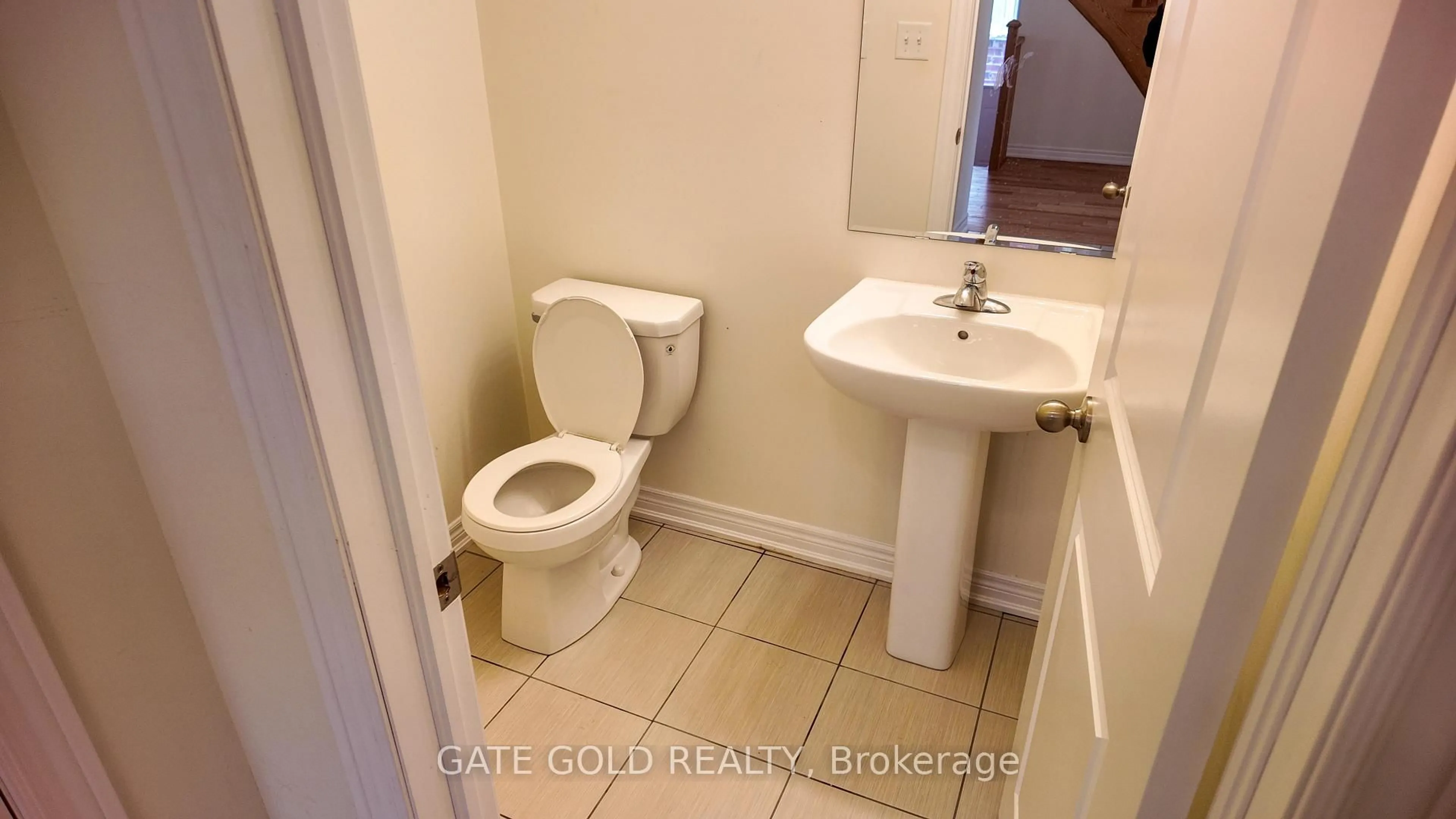 Standard bathroom, ceramic/tile floor for 47 Donald Stewart Rd, Brampton Ontario L7A 5J8
