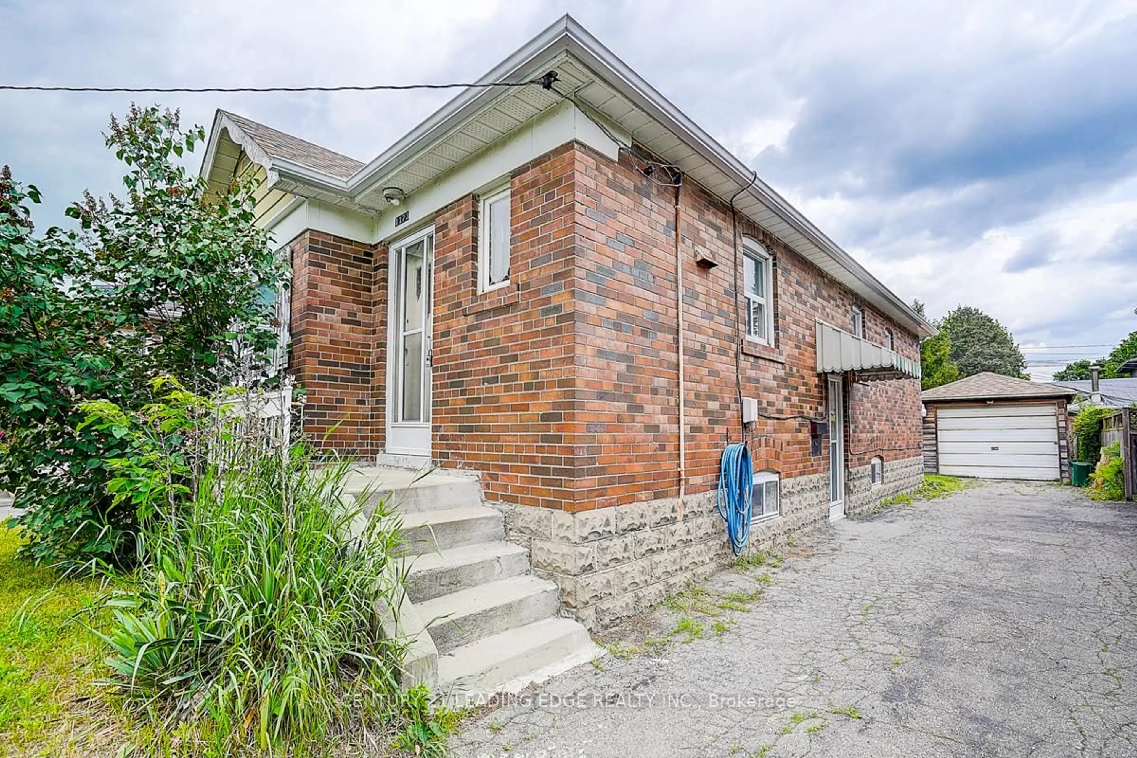 Home with brick exterior material, building for 1173 Islington Ave, Toronto Ontario M8Z 4S8