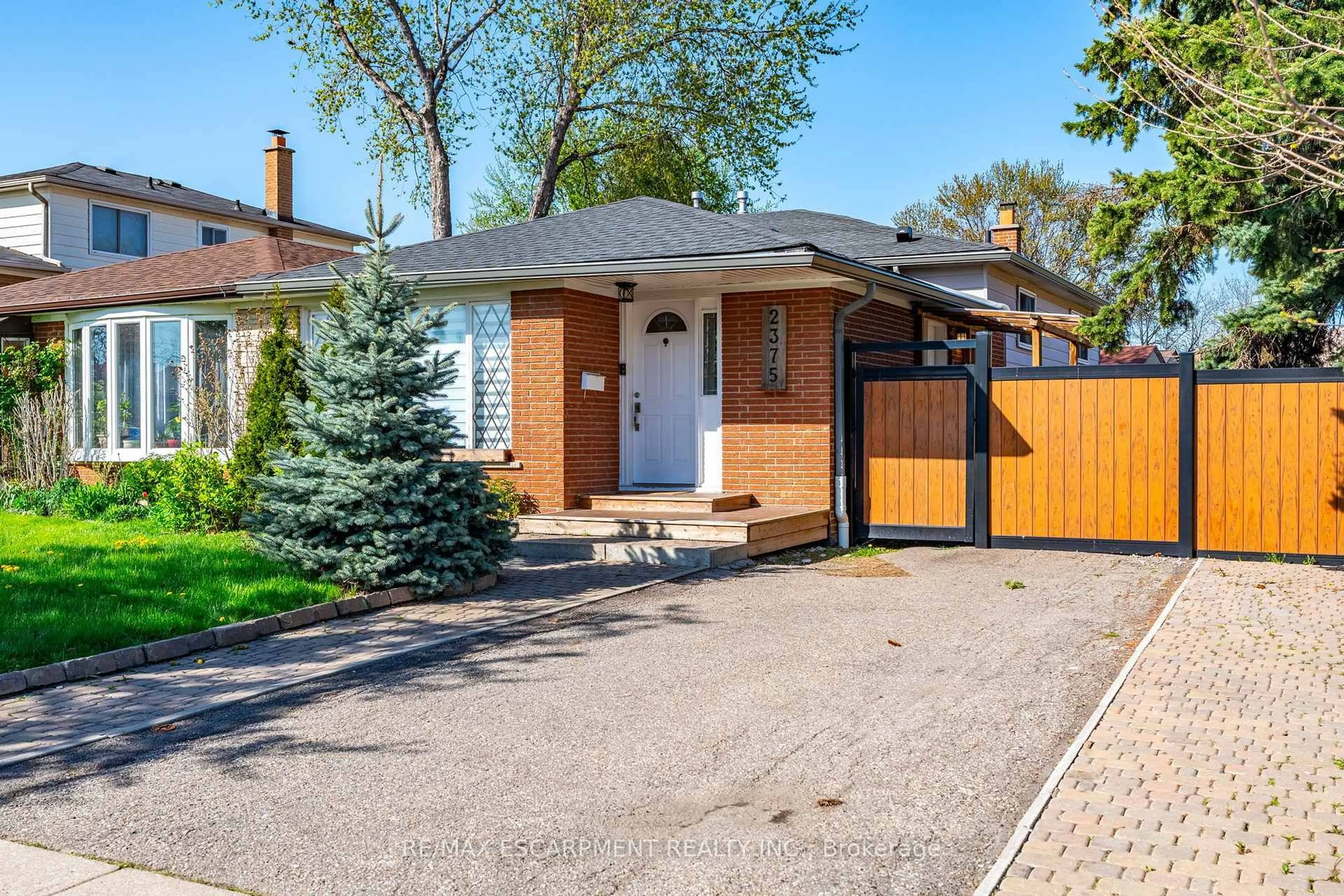 Home with brick exterior material, street for 2375 Gareth Rd, Mississauga Ontario L5B 1Z4