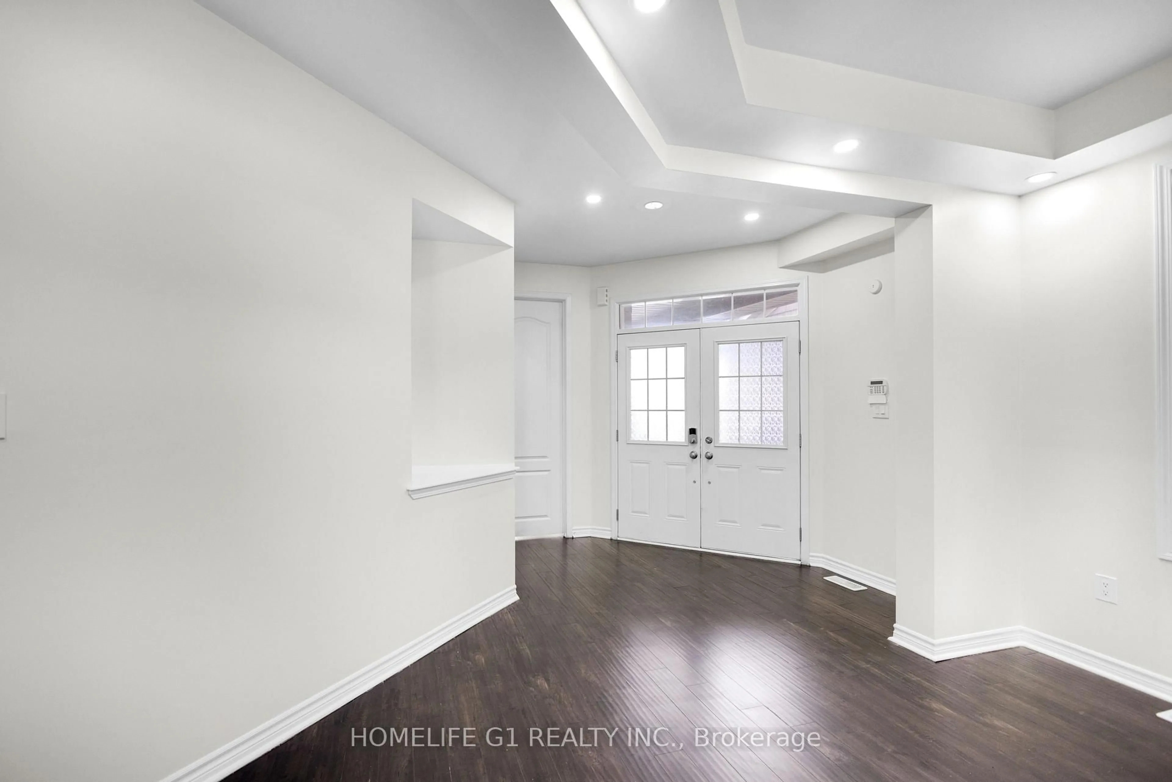 Indoor entryway for 158 Thornbush Blvd, Brampton Ontario L7A 0G4