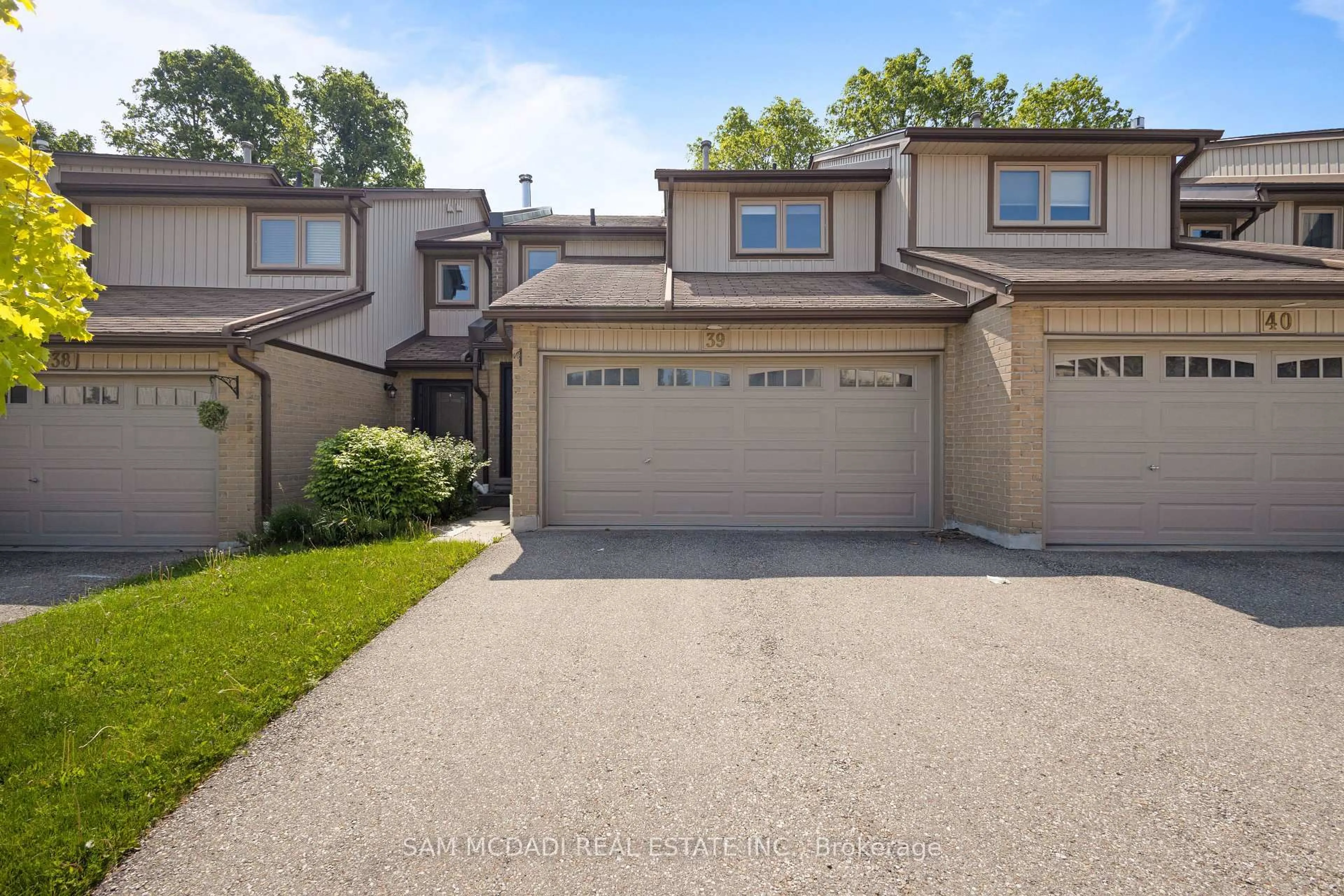 A pic from outside/outdoor area/front of a property/back of a property/a pic from drone, street for 3500 South Millway #39, Mississauga Ontario L5L 3T8