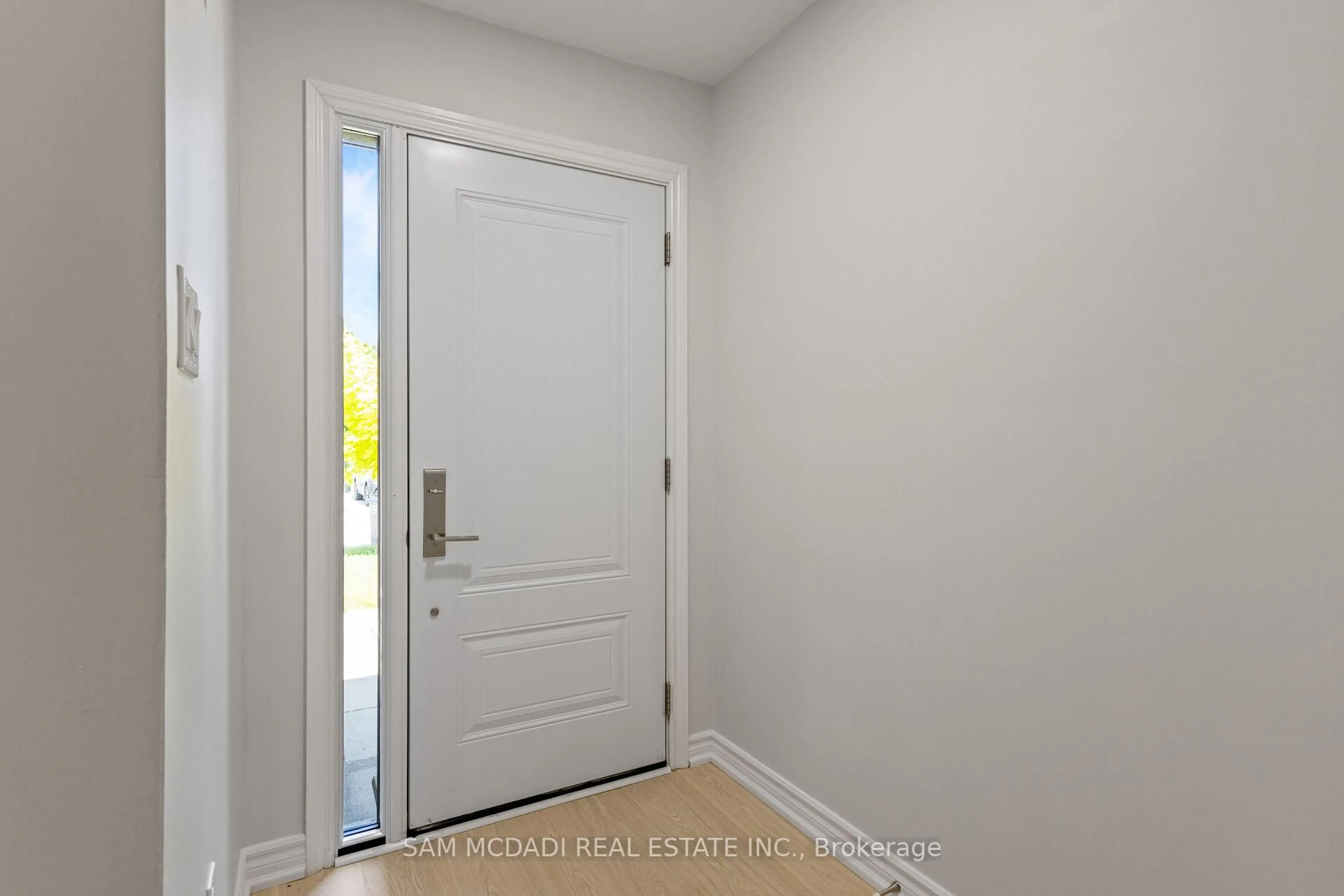 Indoor entryway for 3500 South Millway #39, Mississauga Ontario L5L 3T8