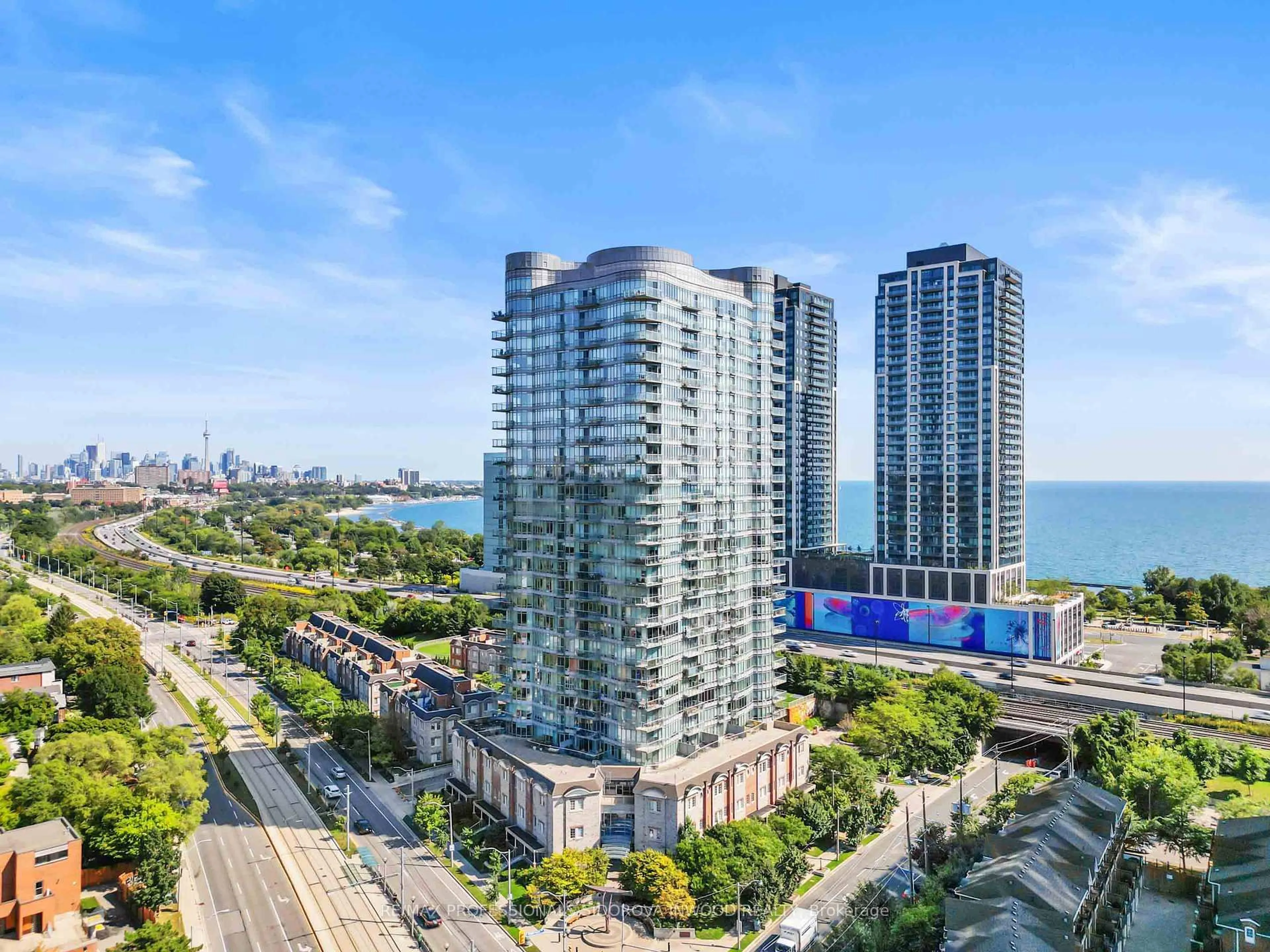 A pic from outside/outdoor area/front of a property/back of a property/a pic from drone, city buildings view from balcony for 15 Windermere Ave #2005, Toronto Ontario M6S 5A2
