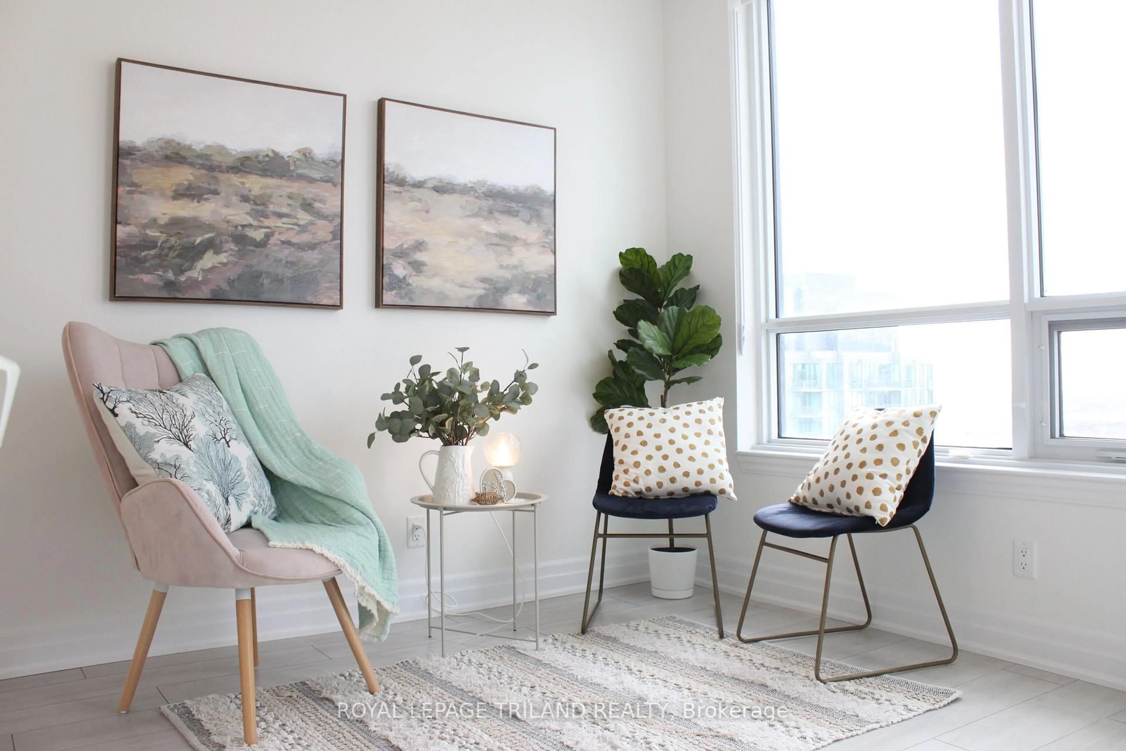 Living room with furniture, unknown for 30 Elm Dr #3008, Mississauga Ontario L5B 0N6