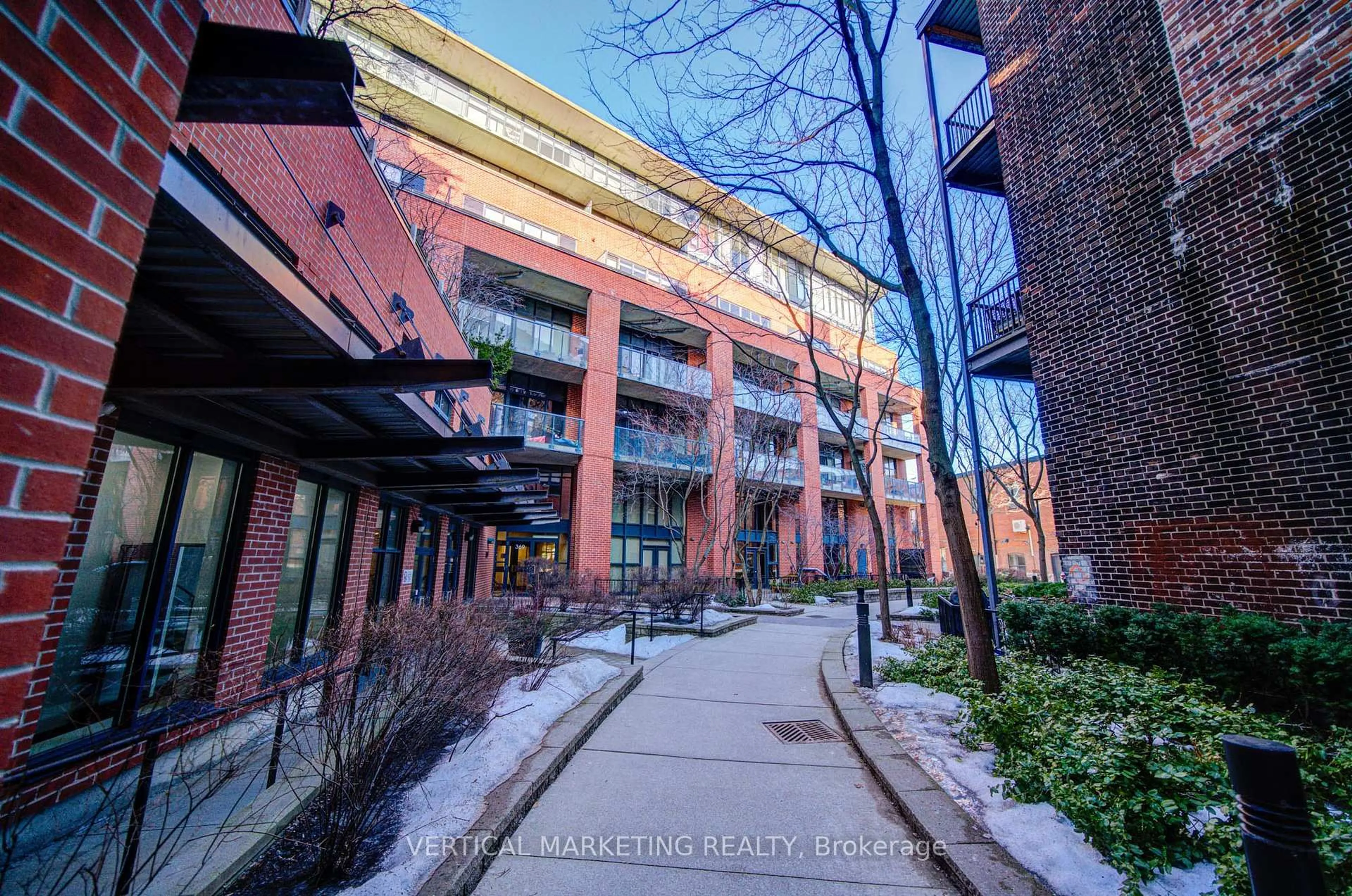 Patio, street for 369 Sorauren Ave #510, Toronto Ontario M6R 3C2