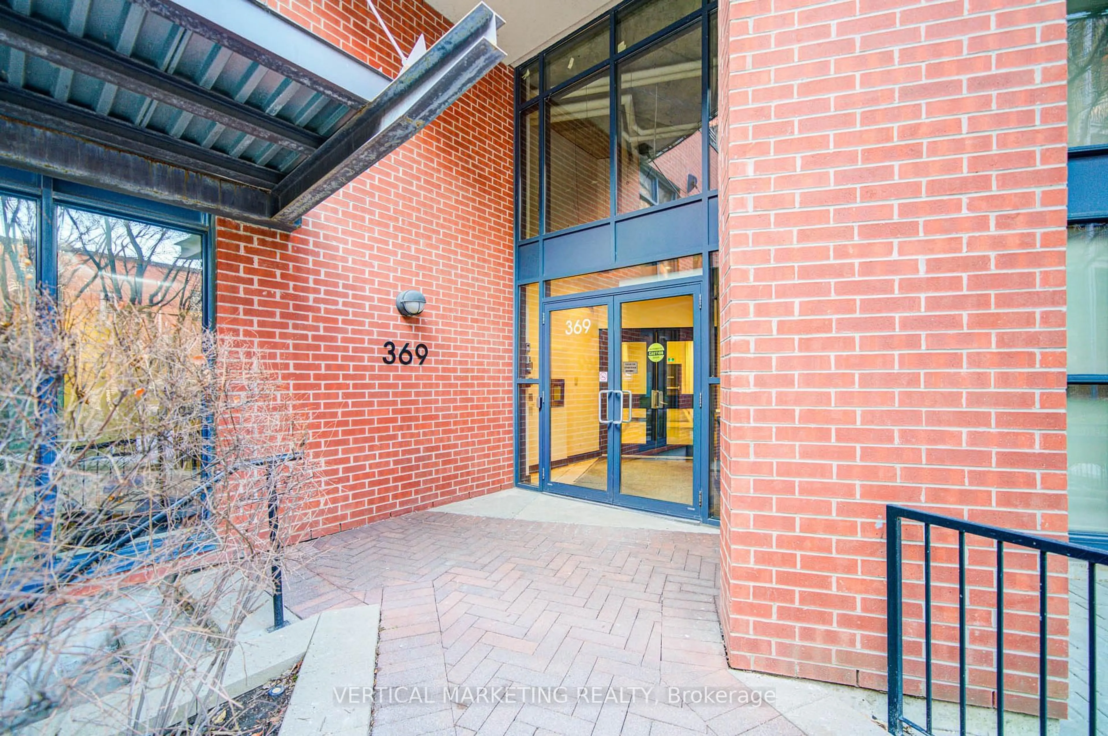 Indoor foyer for 369 Sorauren Ave #510, Toronto Ontario M6R 3C2