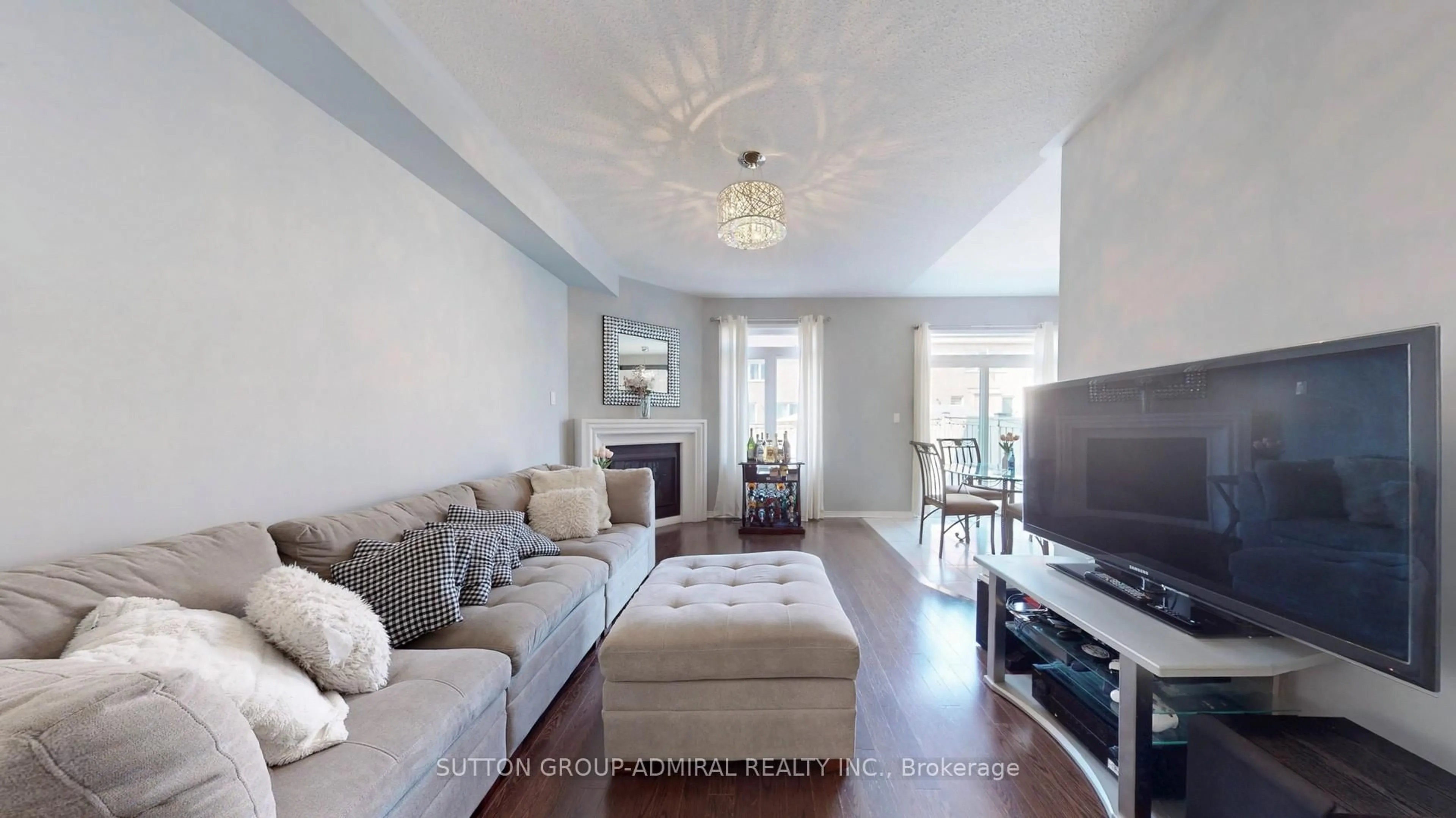 Living room with furniture, unknown for 67 Zelda Rd, Brampton Ontario L6R 3V4