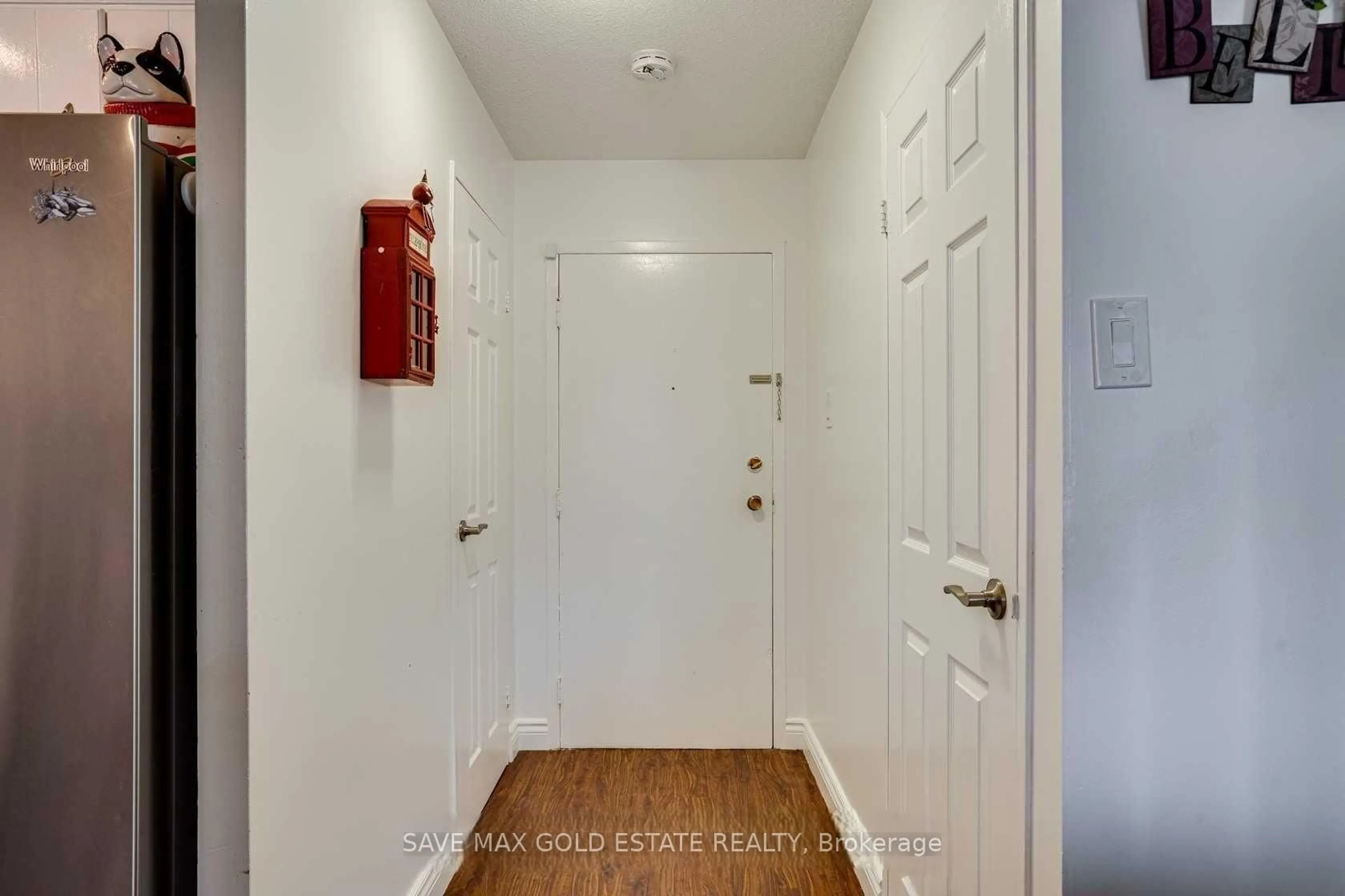 Indoor entryway for 1066 FALGARWOOD Dr #165, Oakville Ontario L6H 2P3