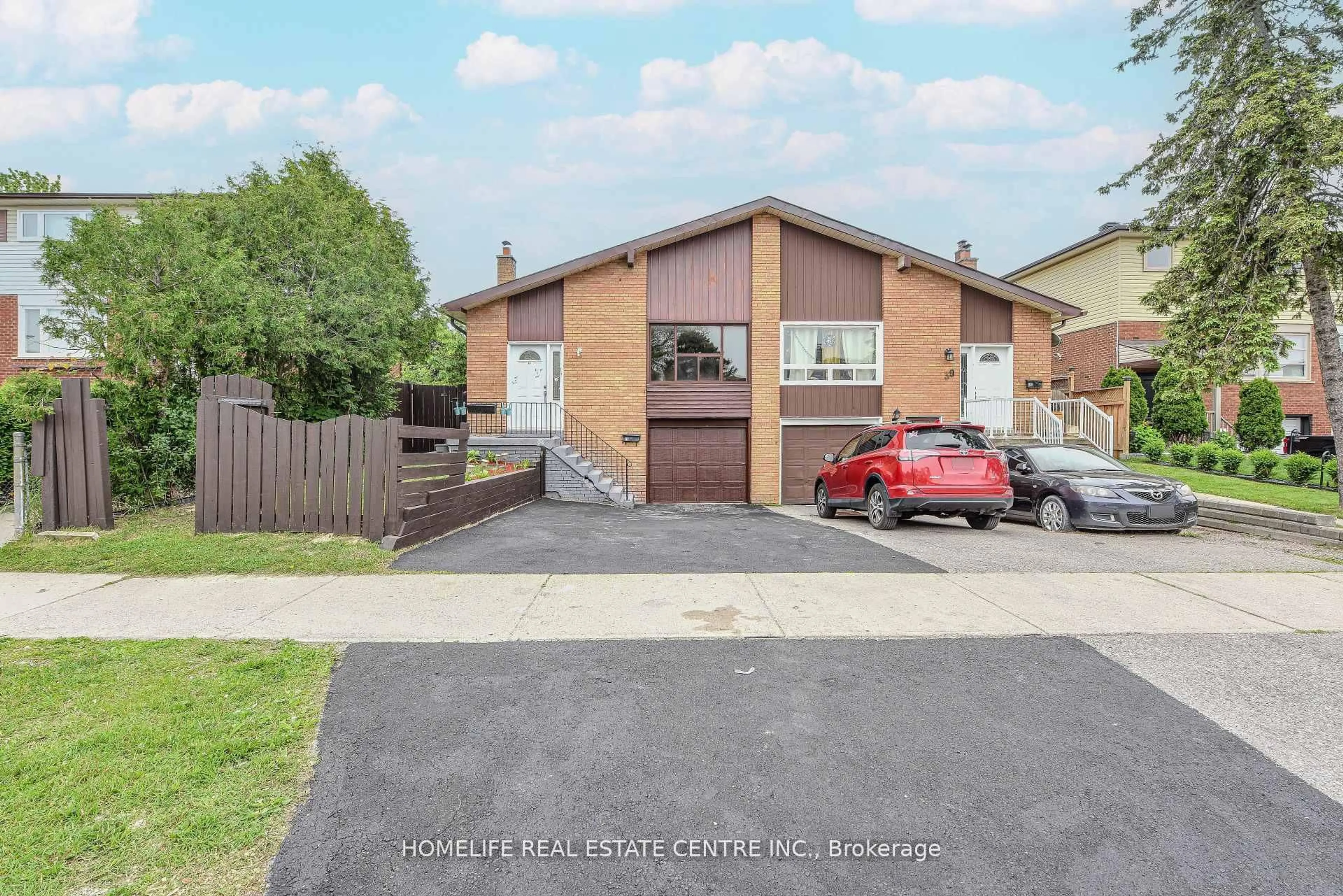 A pic from outside/outdoor area/front of a property/back of a property/a pic from drone, street for 37 Newlyn Cres, Brampton Ontario L6V 3A9