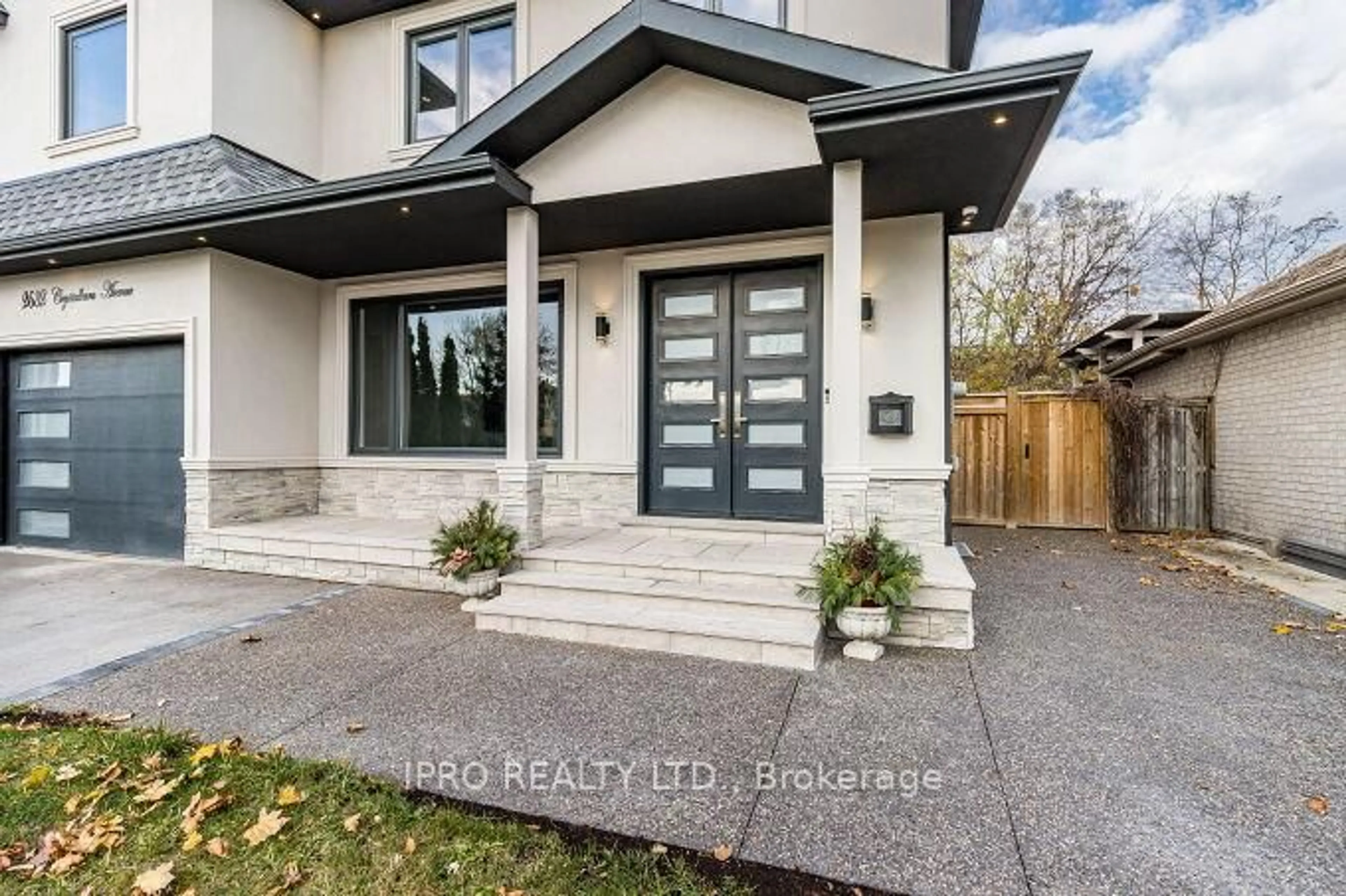 Home with brick exterior material, street for 2682 Crystalburn Ave, Mississauga Ontario L5B 2N8
