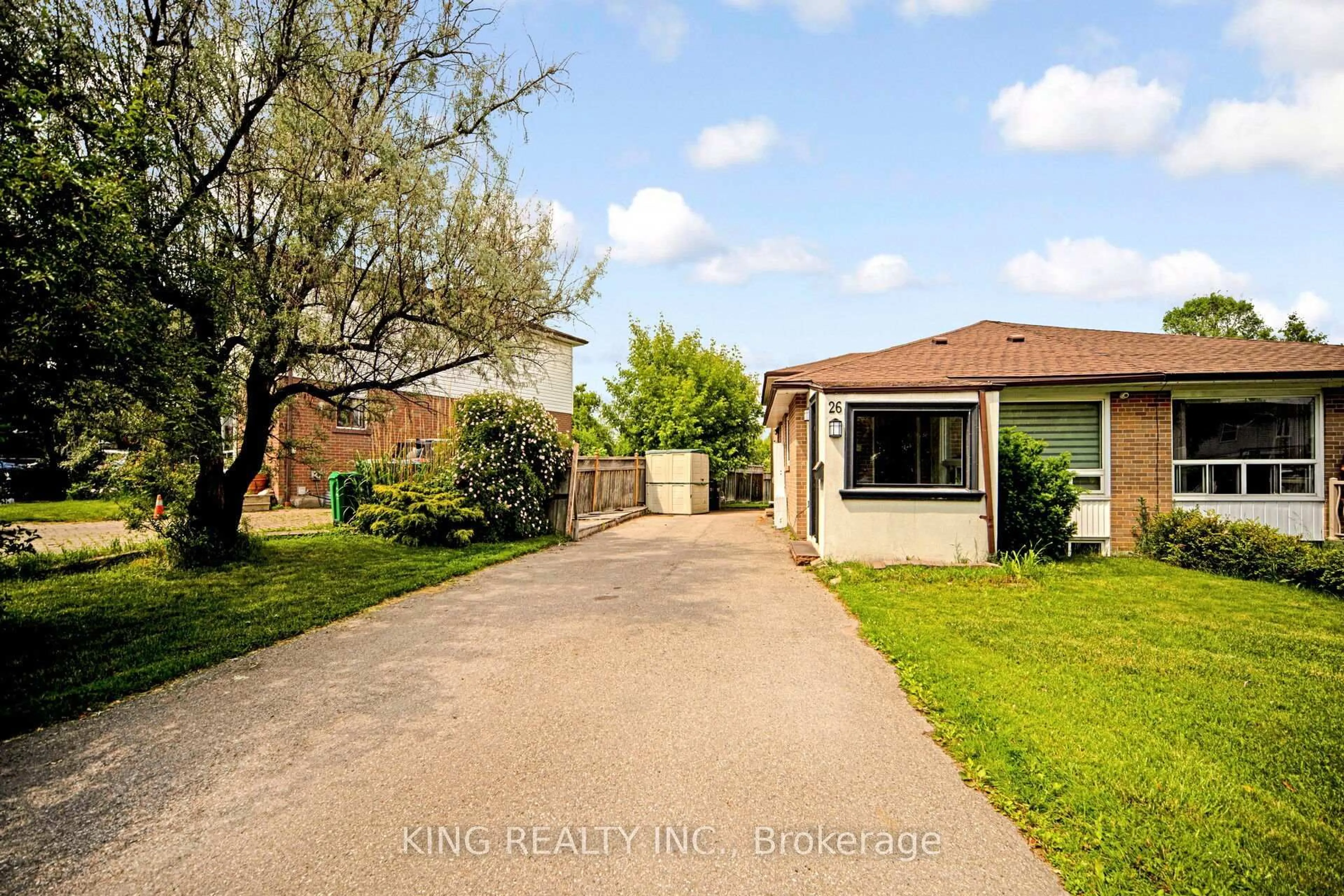 A pic from outside/outdoor area/front of a property/back of a property/a pic from drone, street for 26 Davenport Cres, Brampton Ontario L6T 3L6