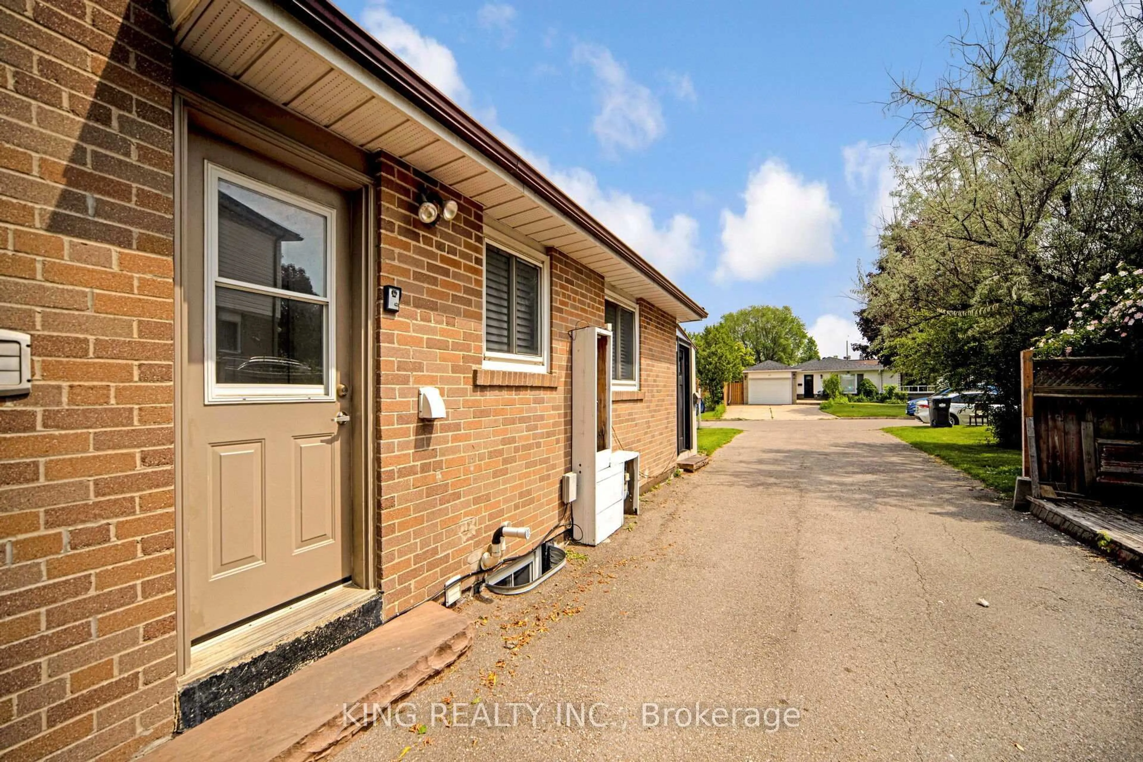 Unknown for 26 Davenport Cres, Brampton Ontario L6T 3L6