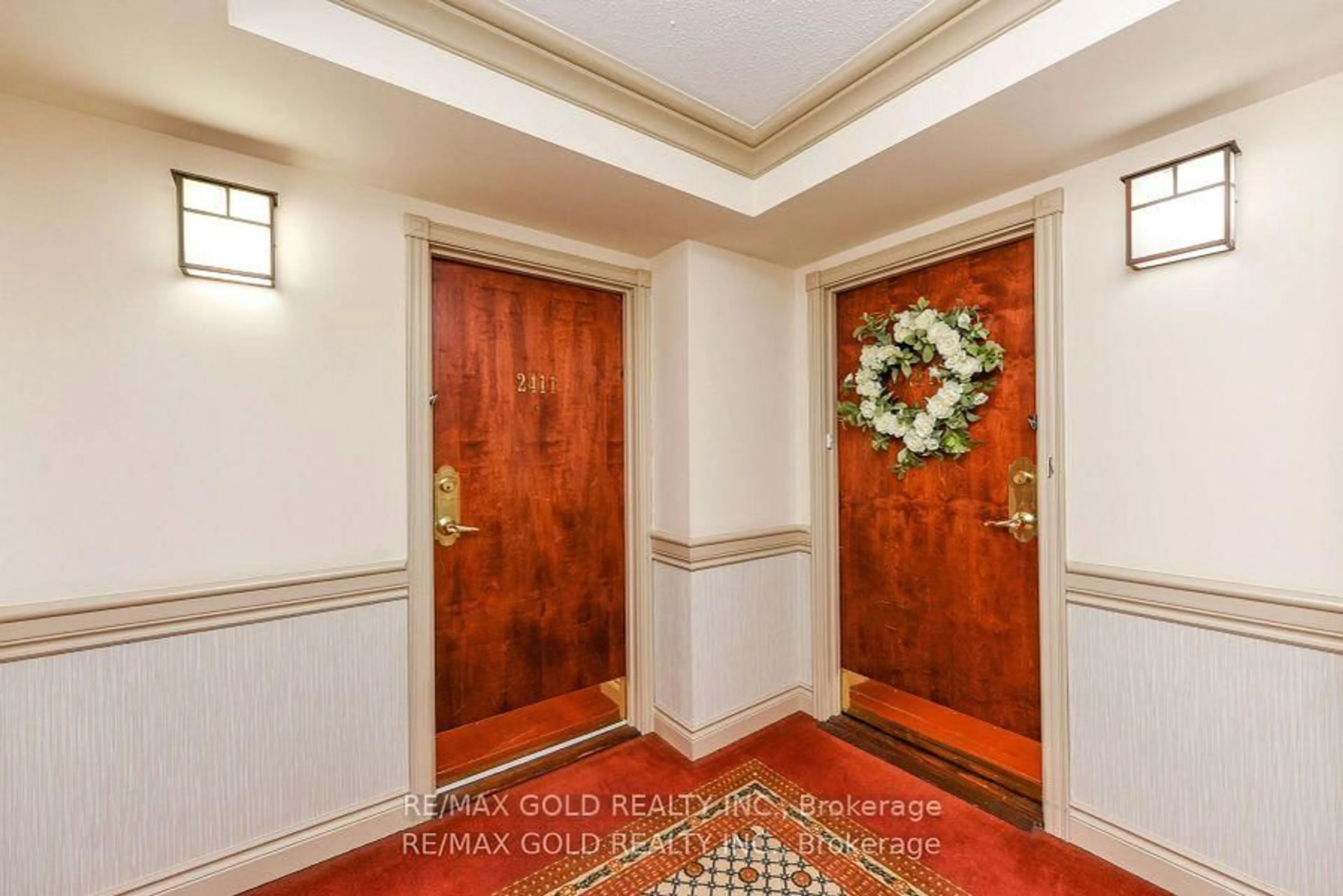 Indoor entryway for 100 Burloak Dr #2411, Burlington Ontario L7L 6P6