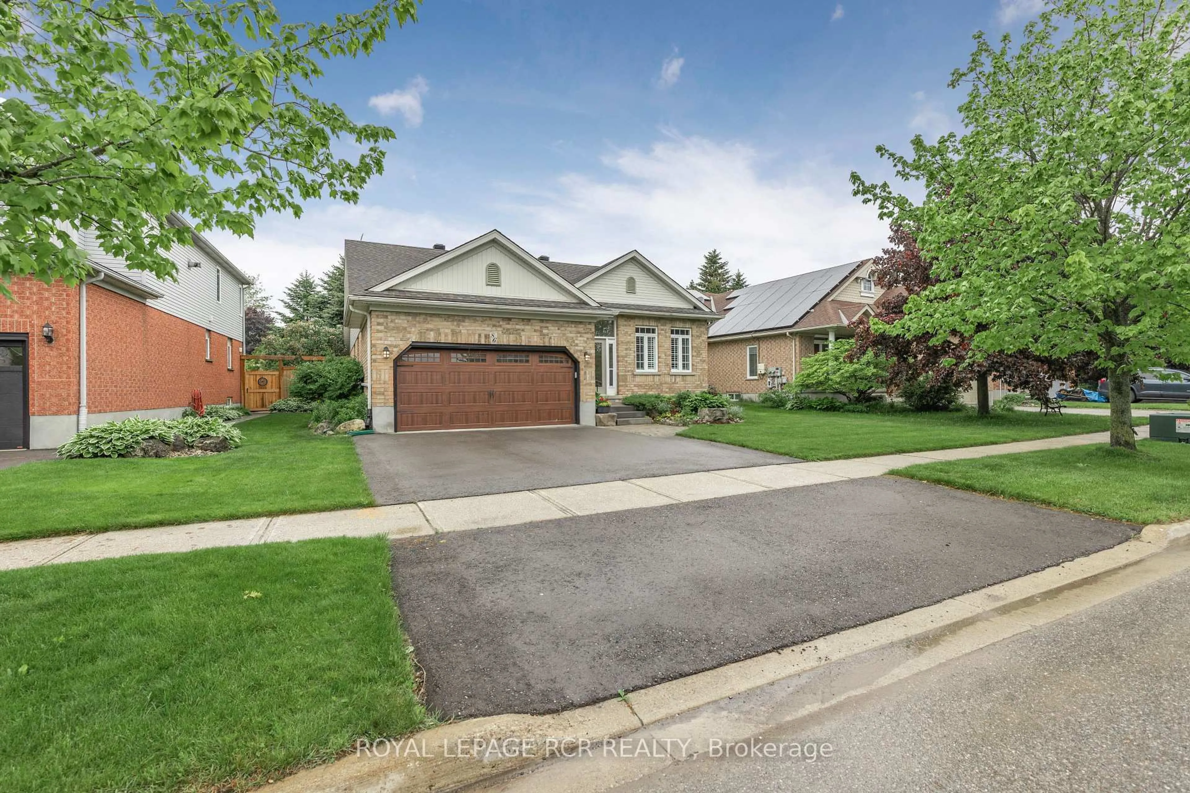 A pic from outside/outdoor area/front of a property/back of a property/a pic from drone, street for 86 Hunter Rd, Orangeville Ontario L9W 5C3