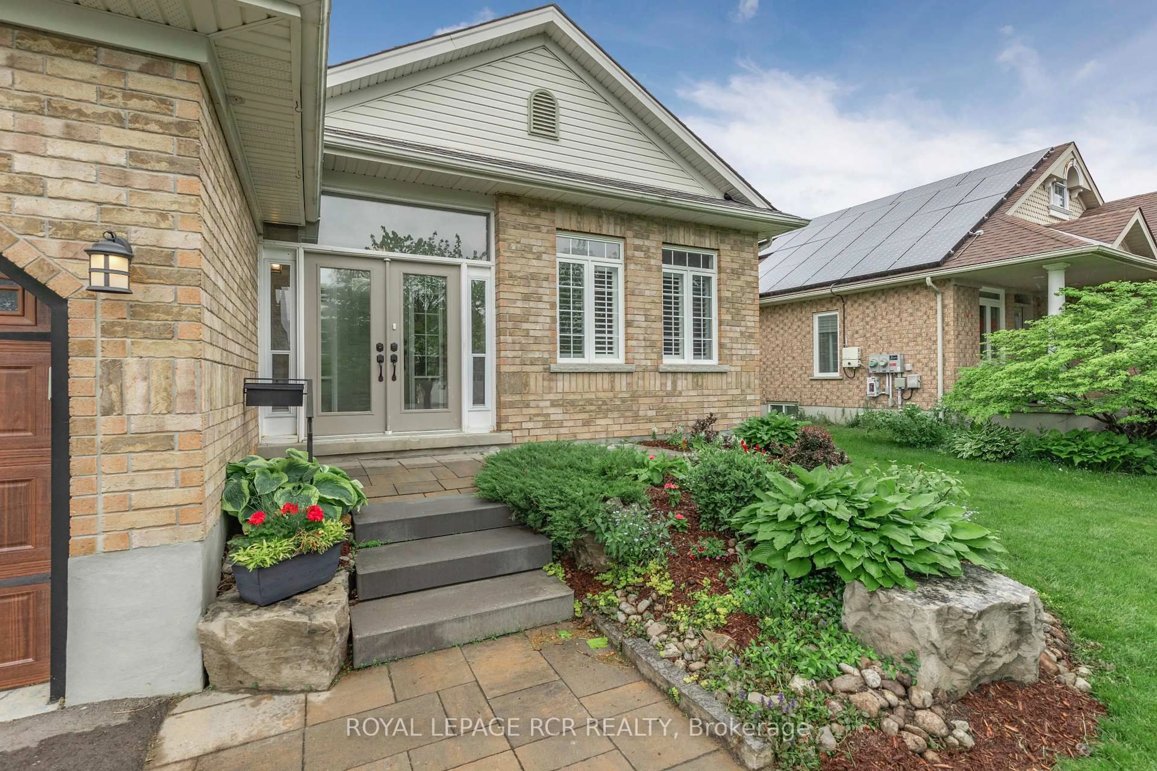 Home with brick exterior material, street for 86 Hunter Rd, Orangeville Ontario L9W 5C3