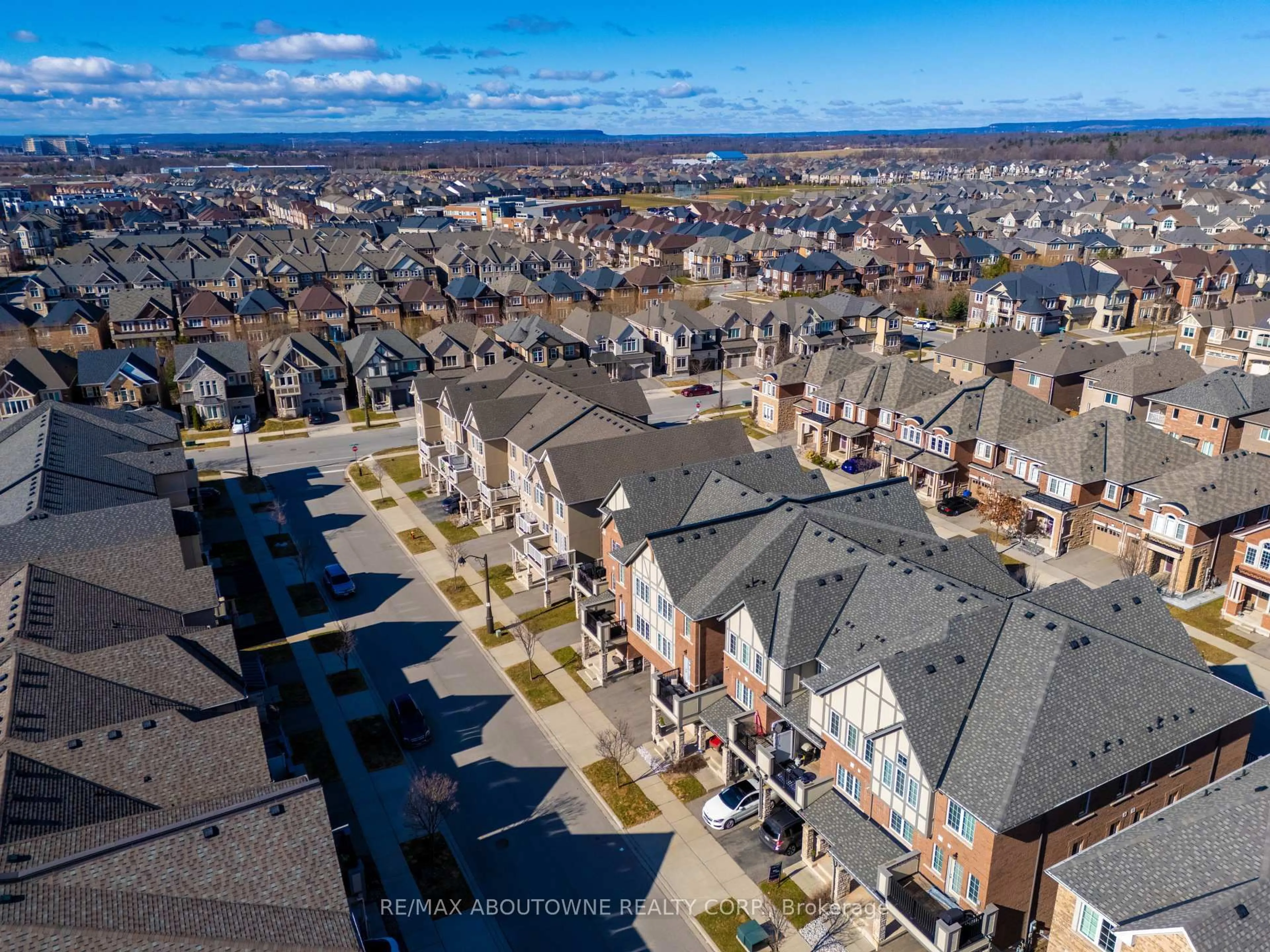 A pic from outside/outdoor area/front of a property/back of a property/a pic from drone, city buildings view from balcony for 299 Jemima Dr, Oakville Ontario L6M 0V6