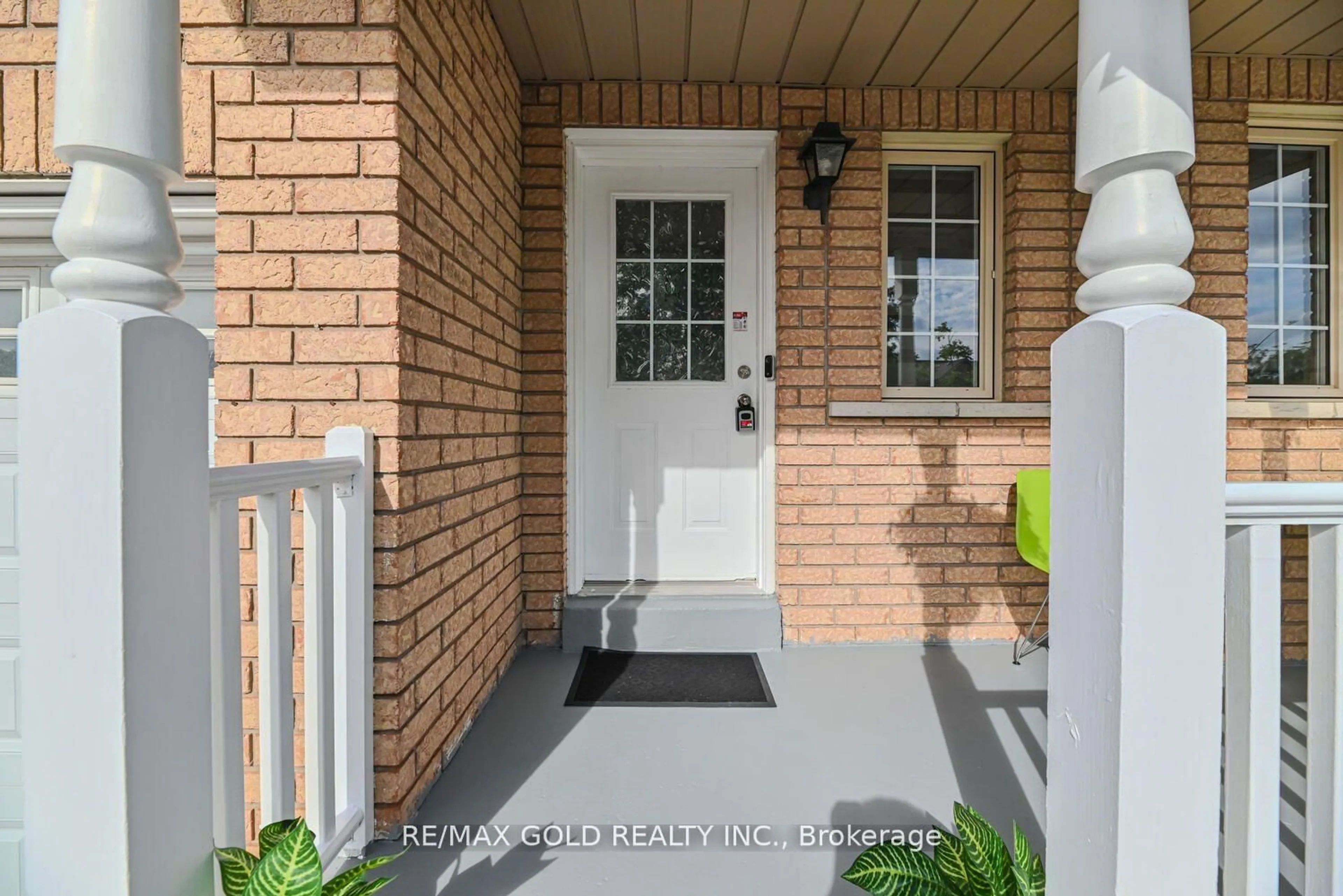 Indoor entryway for 24 Earth Star Tr, Brampton Ontario L6R 2P3
