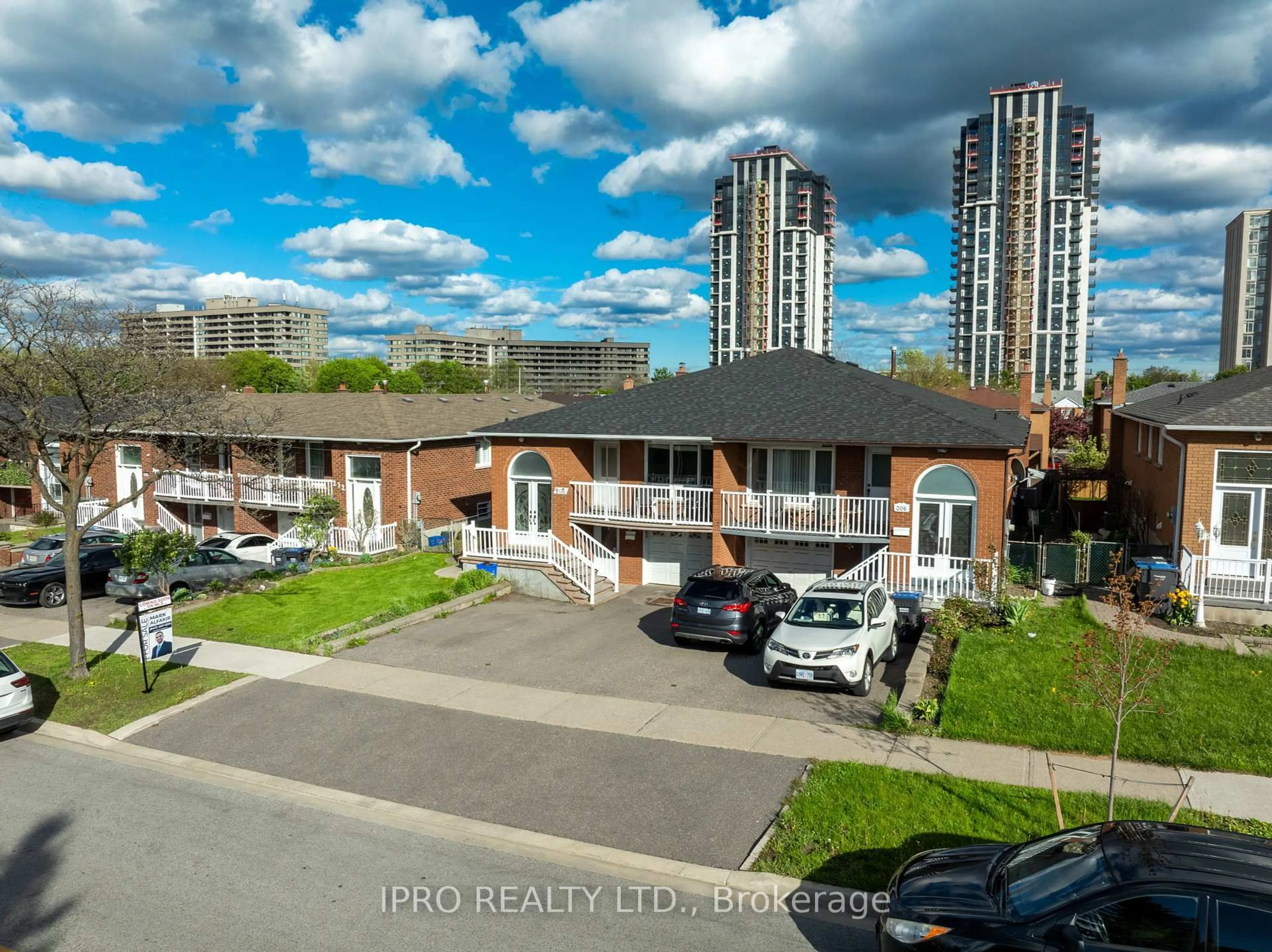 A pic from outside/outdoor area/front of a property/back of a property/a pic from drone, city buildings view from balcony for 208 Meadows Blvd, Mississauga Ontario L4Z 1J9