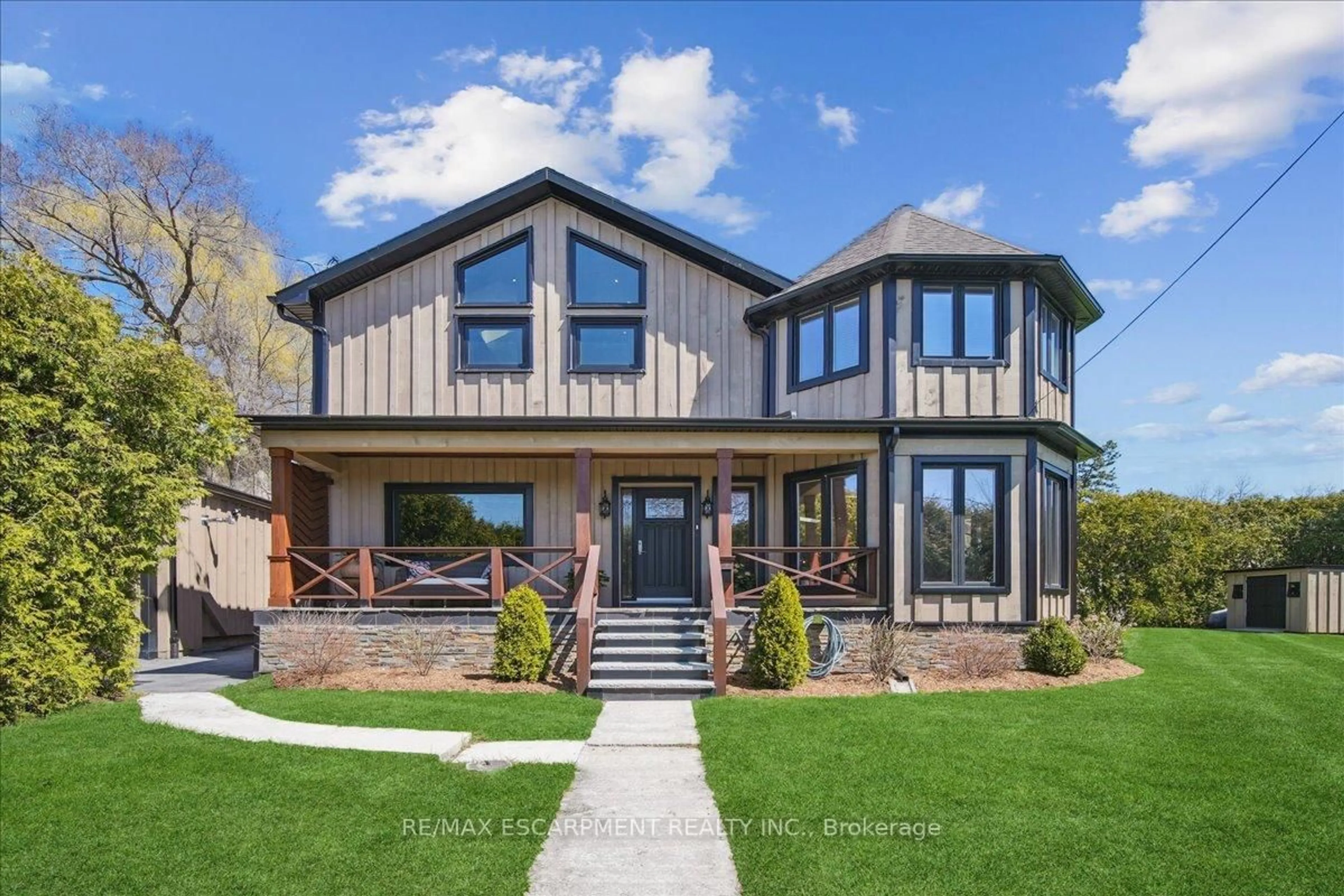 Home with brick exterior material, mountain view for 1425 Plains Rd, Burlington Ontario L7T 1H8