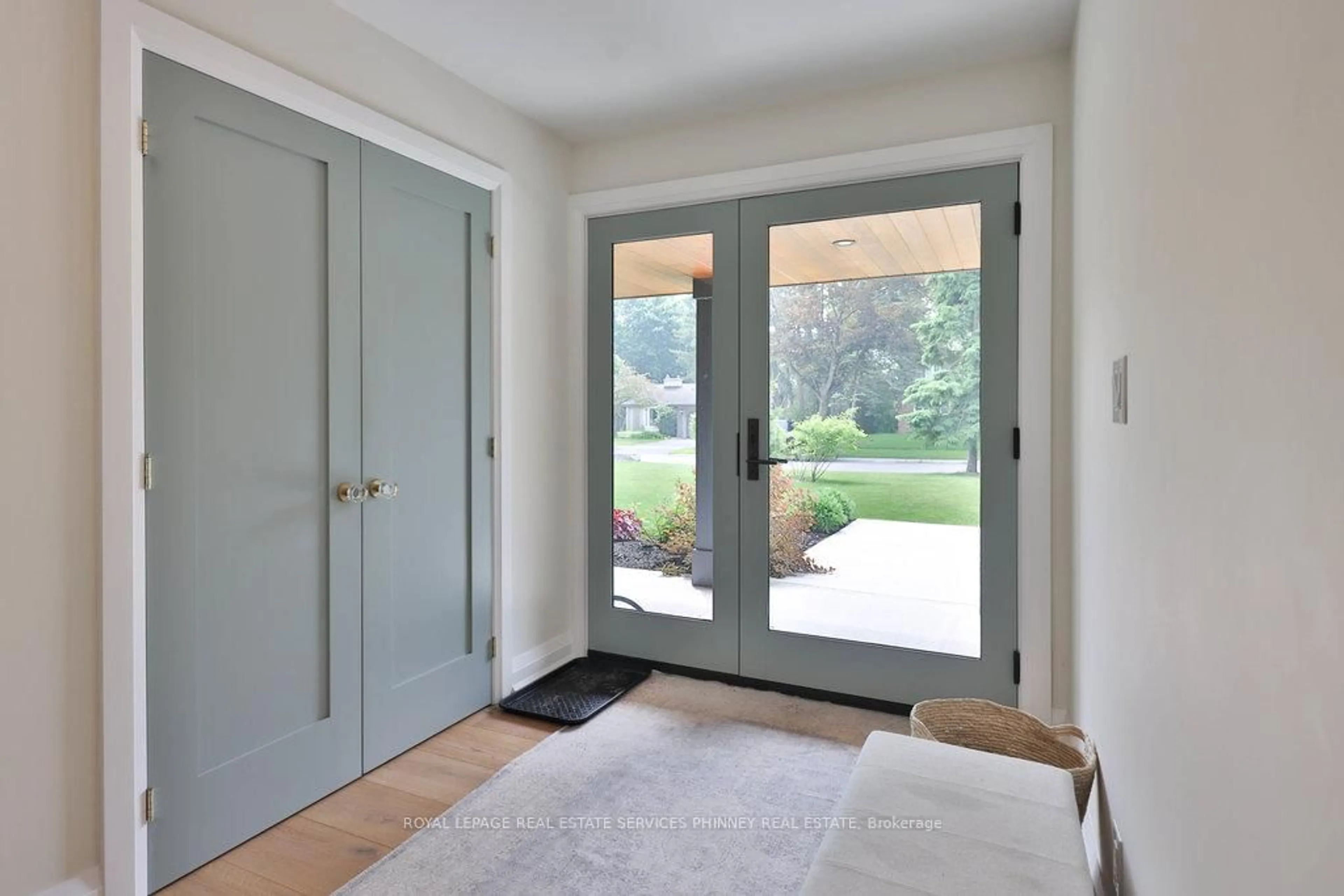 Indoor entryway for 1355 GATEHOUSE Dr, Mississauga Ontario L5H 1A6