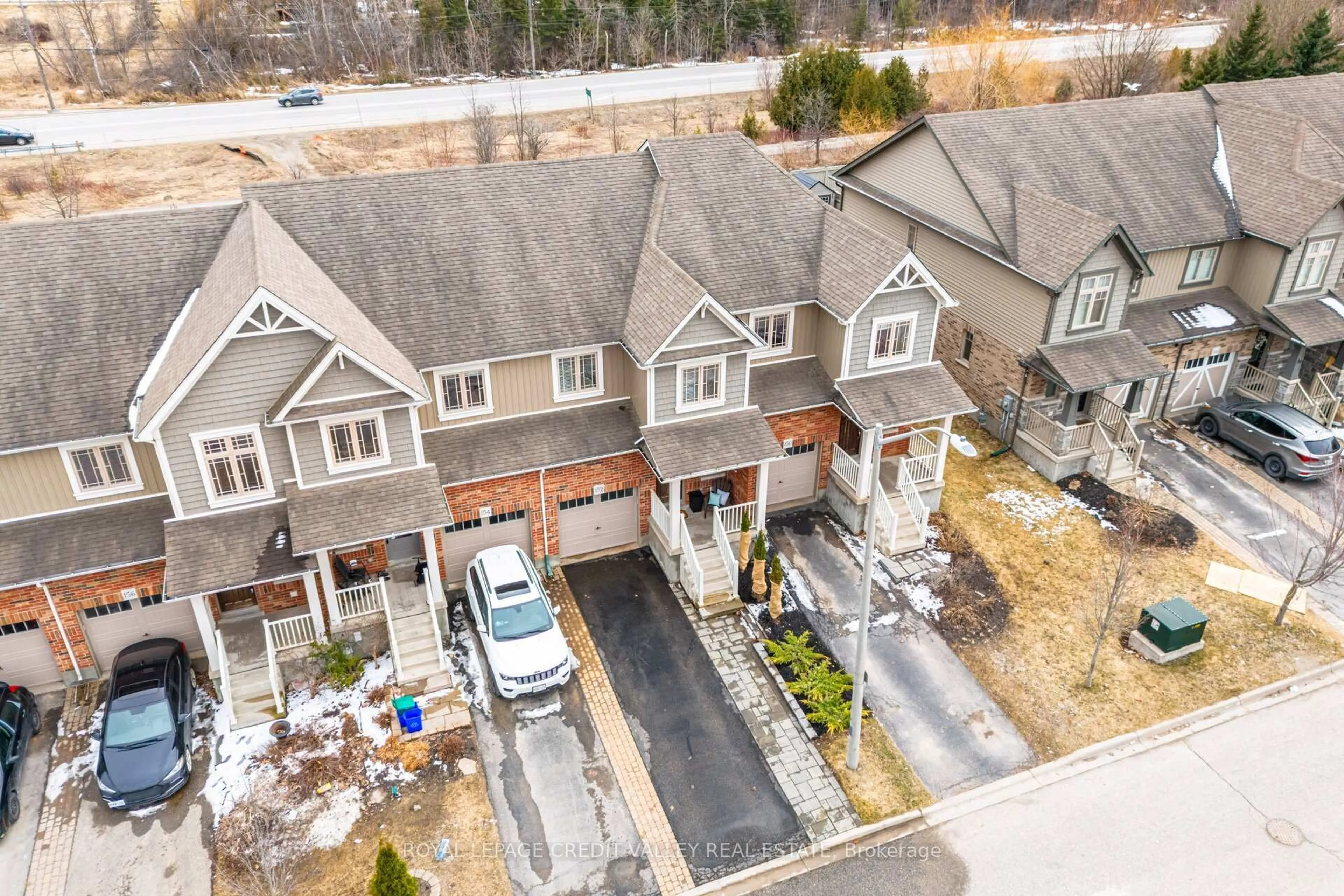 A pic from outside/outdoor area/front of a property/back of a property/a pic from drone, mountain view for 152 Preston Dr, Orangeville Ontario L9W 0C9