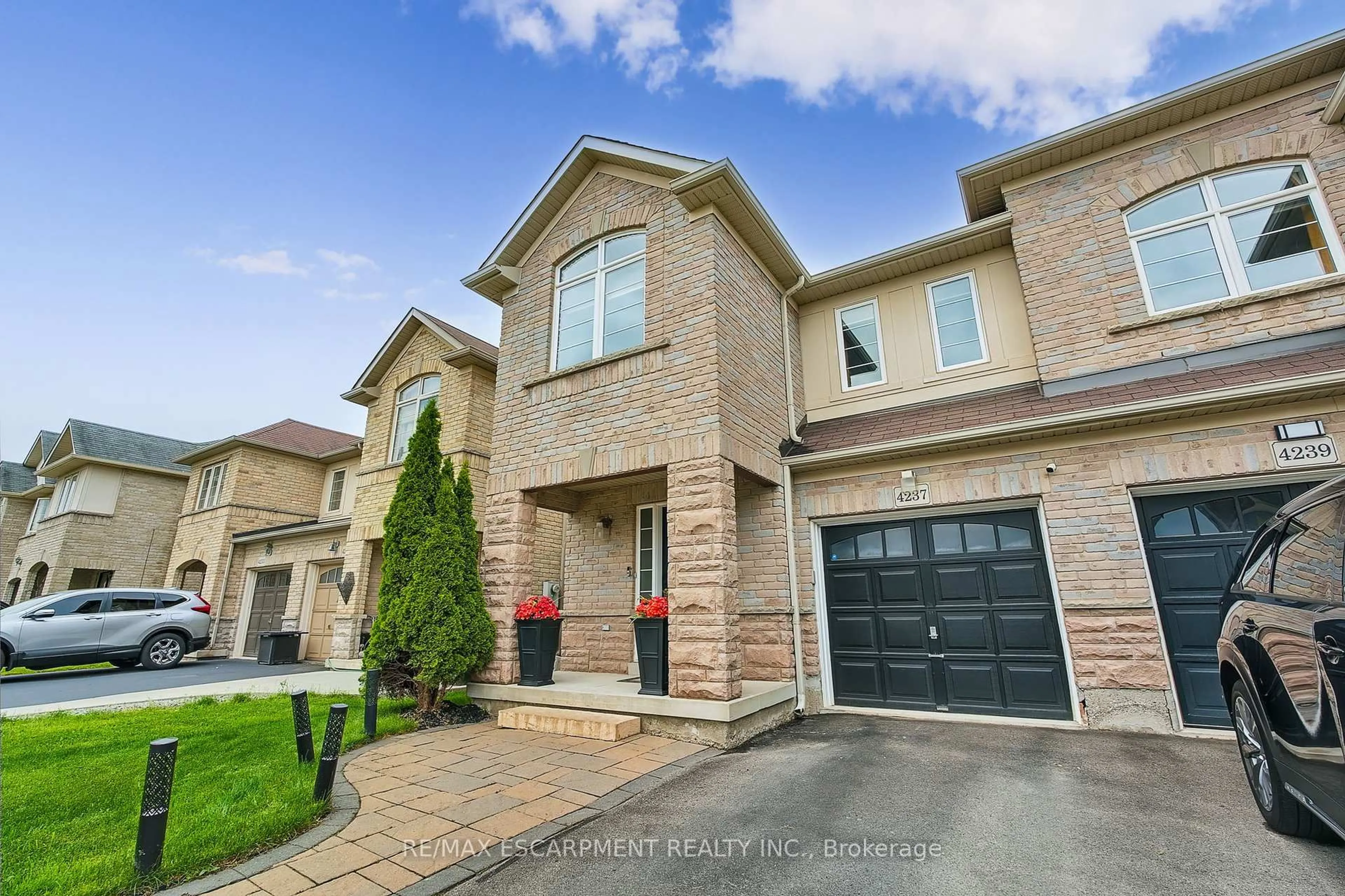 Home with brick exterior material, street for 4237 Thomas Alton Blvd, Burlington Ontario L7M 0N1