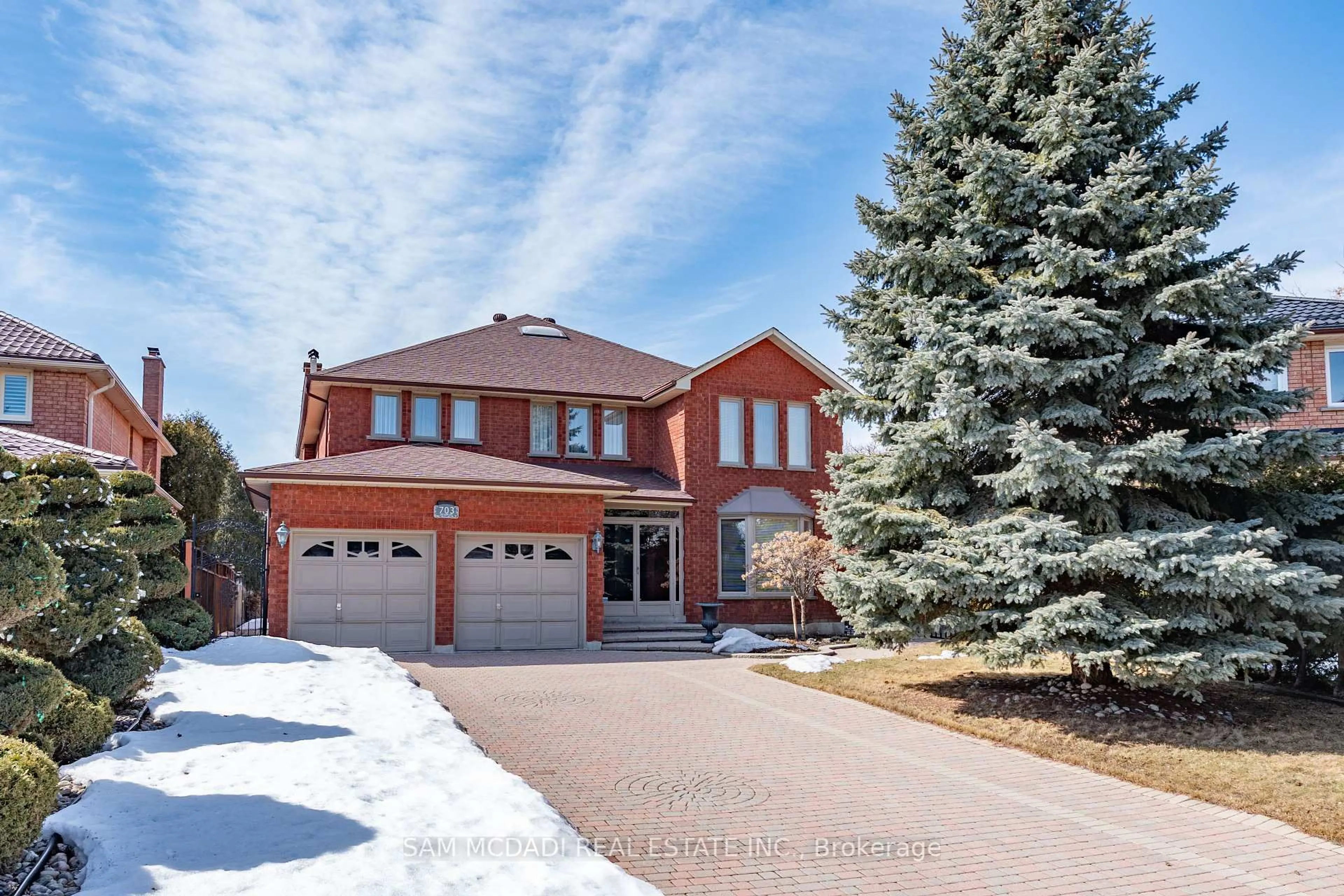 Home with brick exterior material, street for 703 Welcome Crt, Mississauga Ontario L5B 3P8