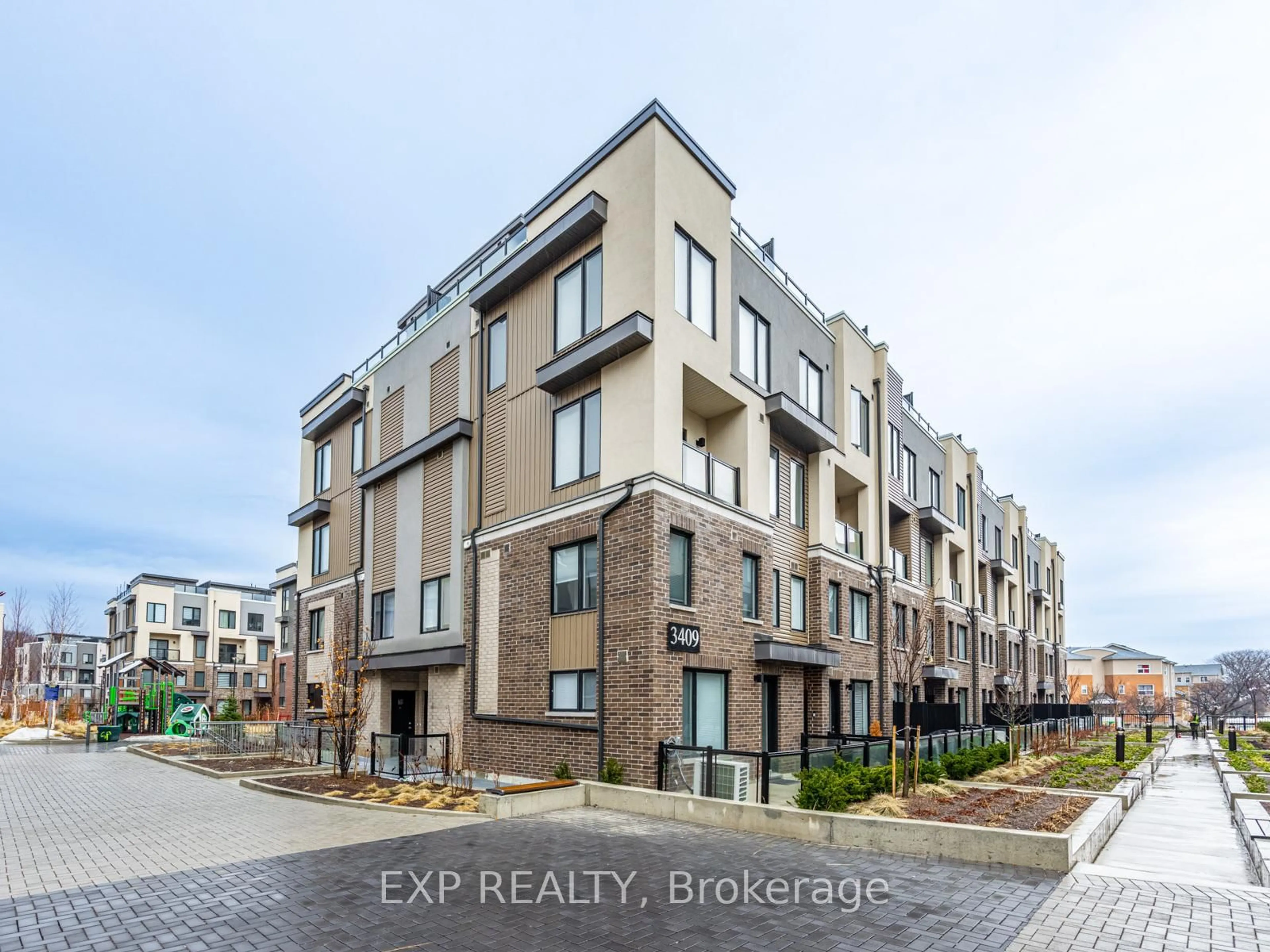 A pic from outside/outdoor area/front of a property/back of a property/a pic from drone, street for 3409 Ridgeway Dr #18, Mississauga Ontario L5L 0B9