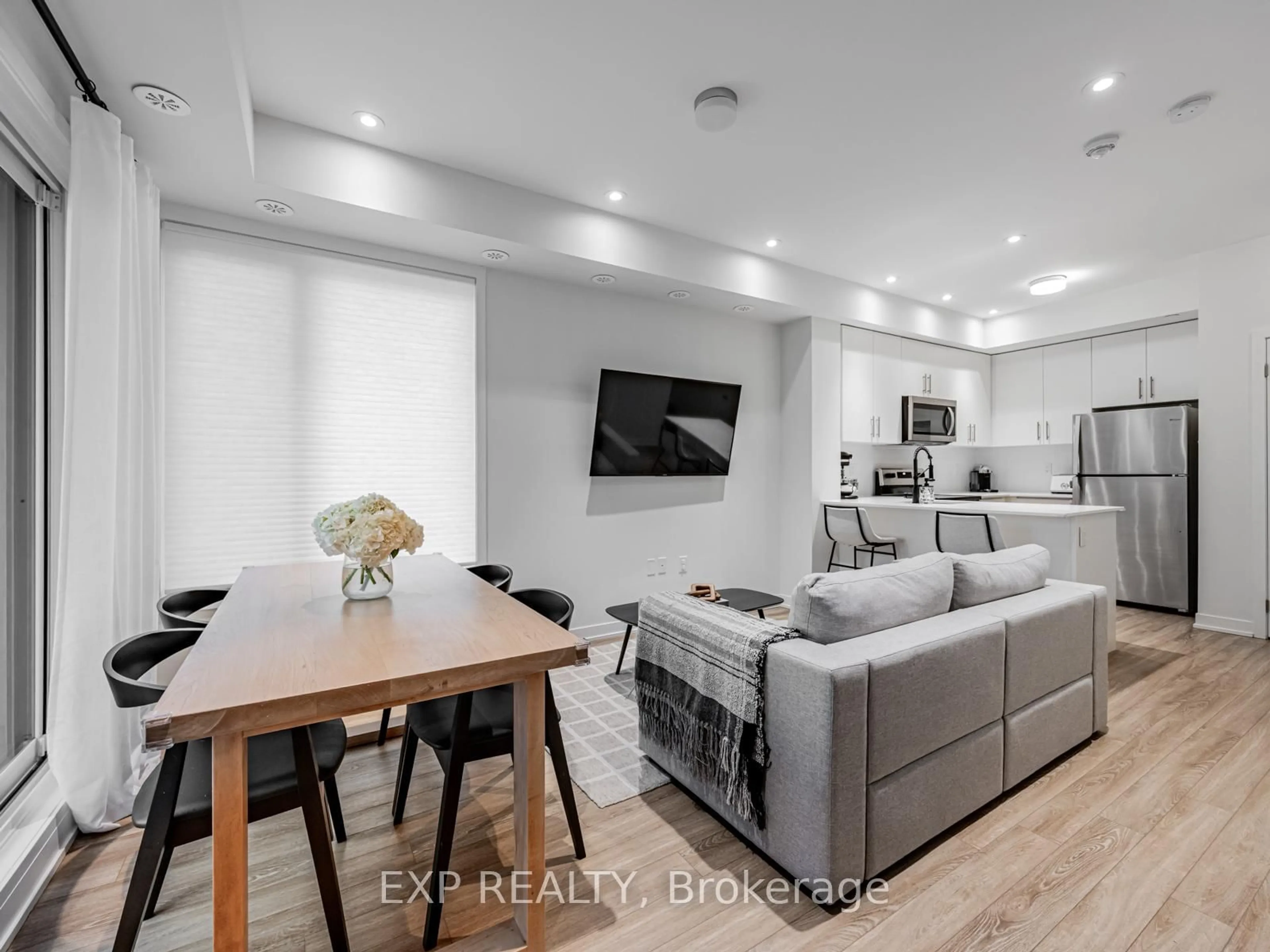 Open concept kitchen, unknown for 3409 Ridgeway Dr #18, Mississauga Ontario L5L 0B9