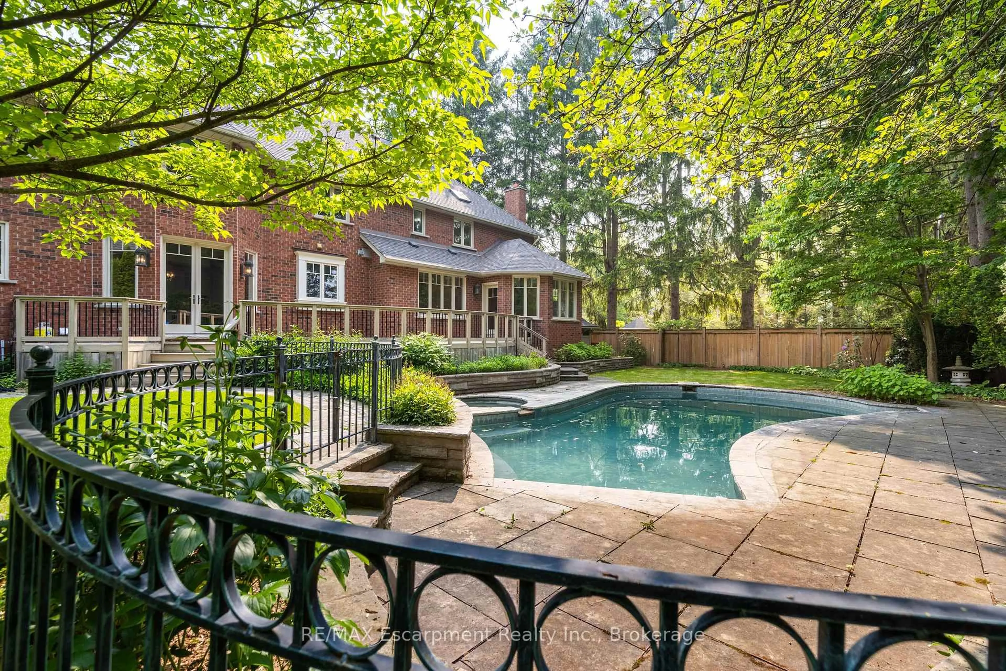 Patio, water/lake/river/ocean view for 212 Poplar Dr, Oakville Ontario L6J 4C8