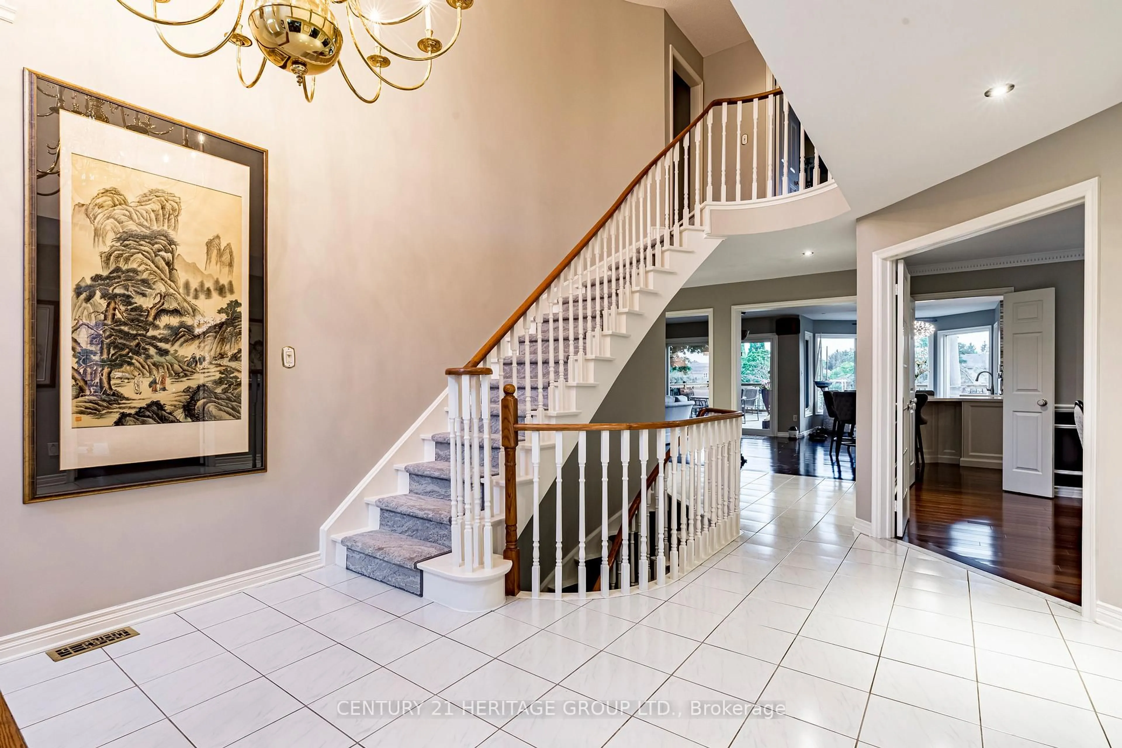 Indoor foyer for 2010 Parklane Cres, Burlington Ontario L7M 3V5