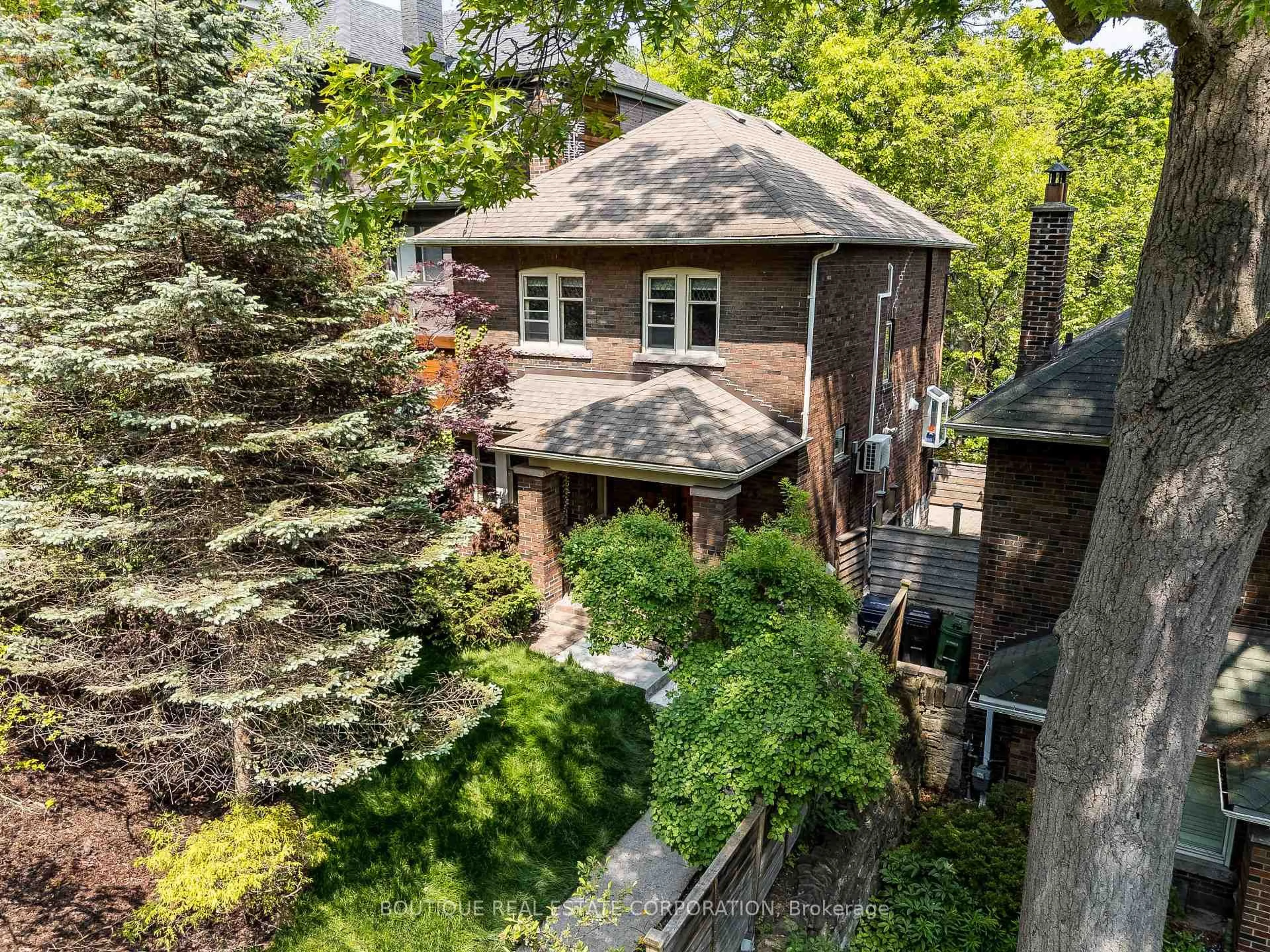 A pic from outside/outdoor area/front of a property/back of a property/a pic from drone, unknown for 373 Ellis Park Rd, Toronto Ontario M6S 2V7