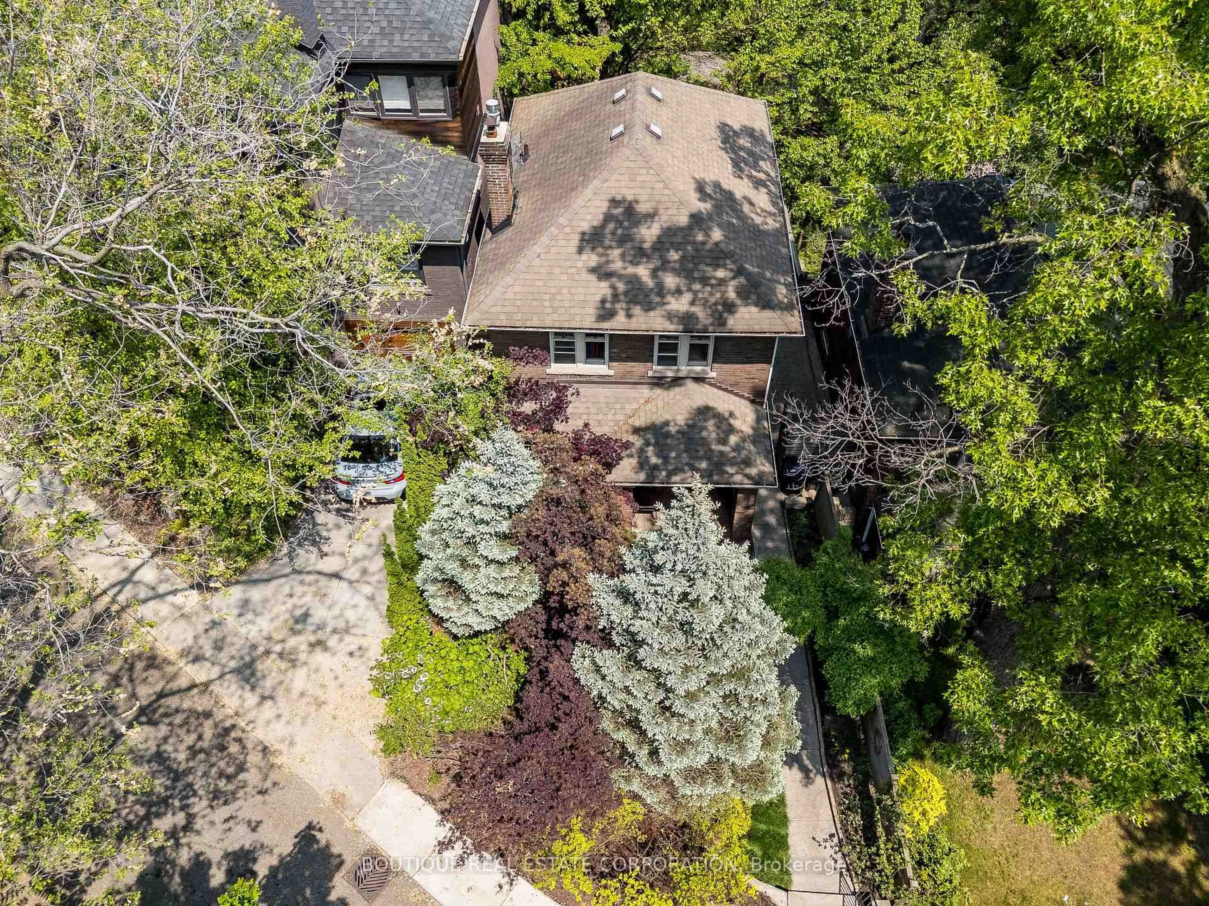A pic from outside/outdoor area/front of a property/back of a property/a pic from drone, street for 373 Ellis Park Rd, Toronto Ontario M6S 2V7
