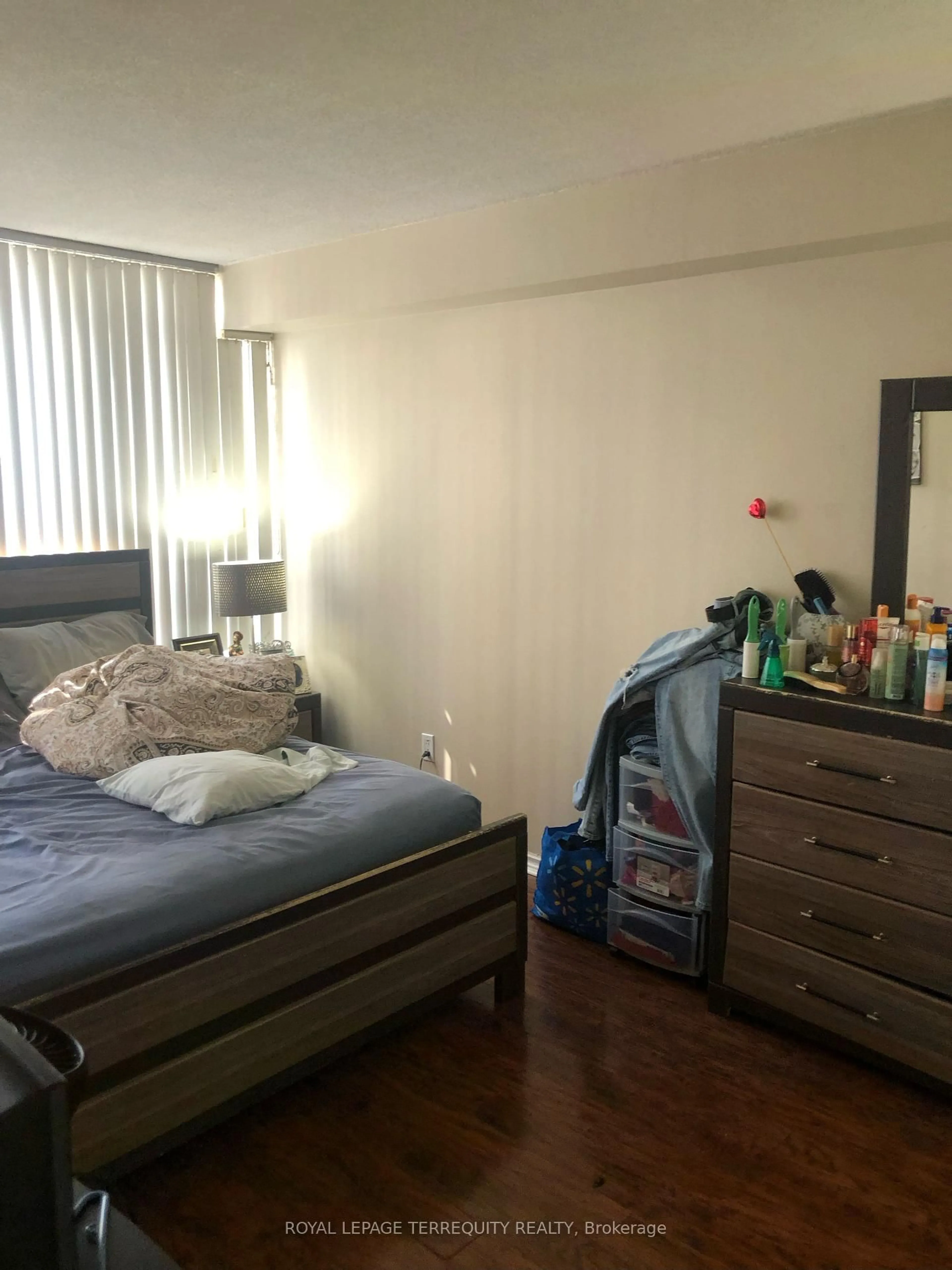 A pic of a room for 285 Enfield Pl #210, Mississauga Ontario L5B 3Y6