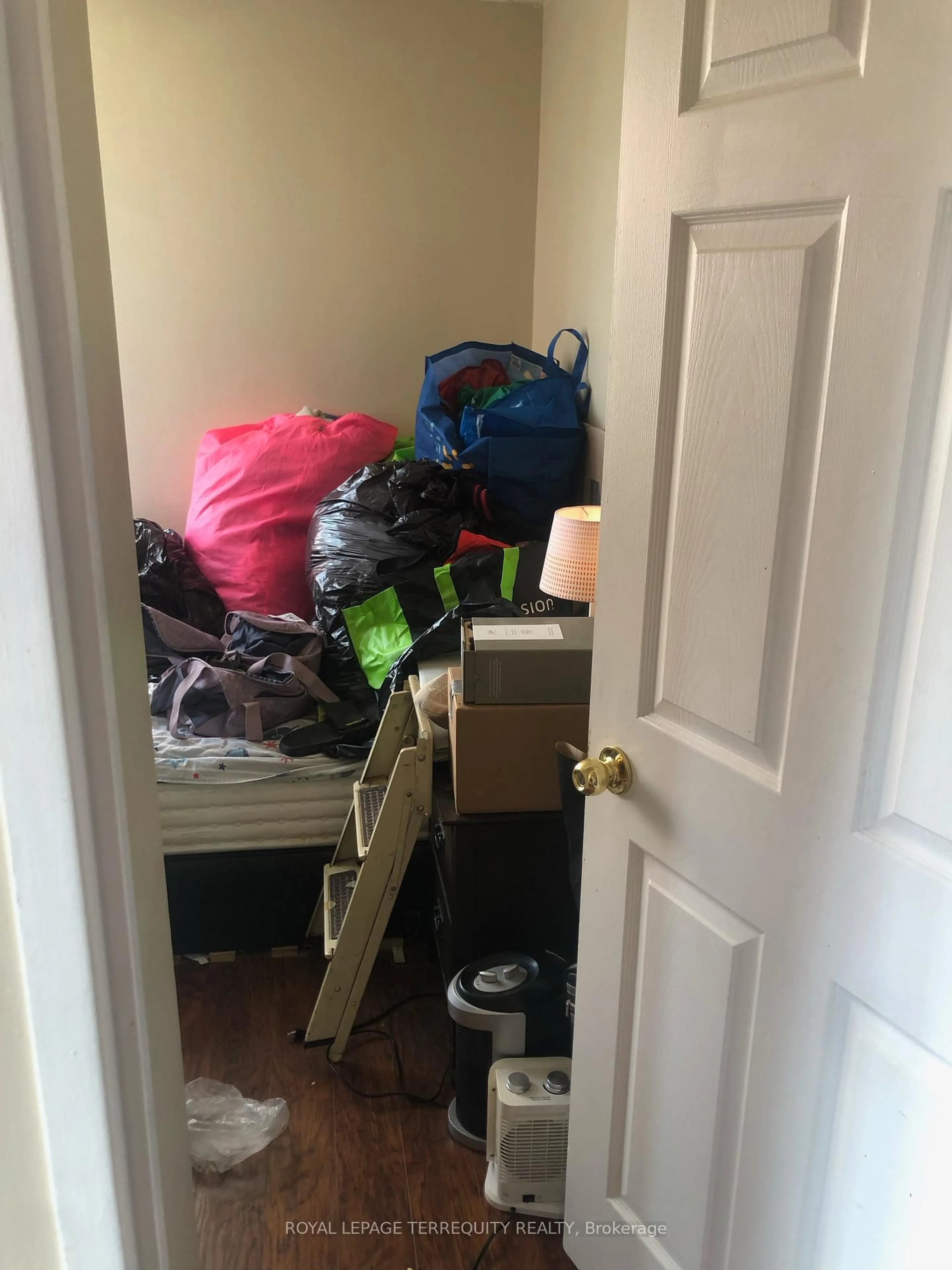 A pic of a room for 285 Enfield Pl #210, Mississauga Ontario L5B 3Y6
