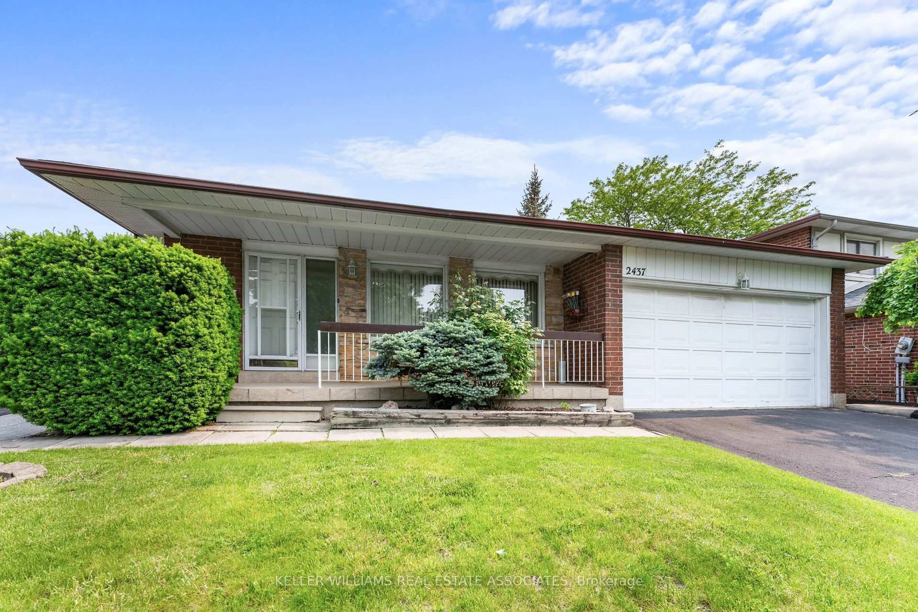 Home with brick exterior material, street for 2437 Chilsworthy Ave, Mississauga Ontario L5B 2R4