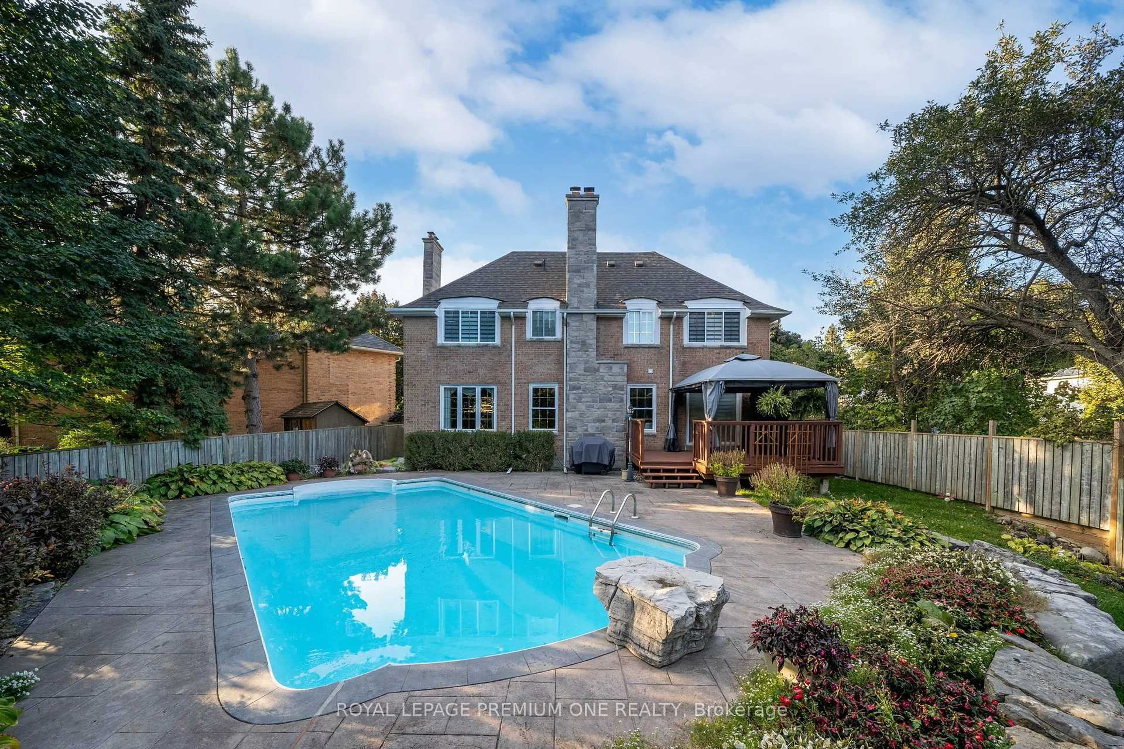 Pool for 40 Parkend Ave, Brampton Ontario L6Y 1B2