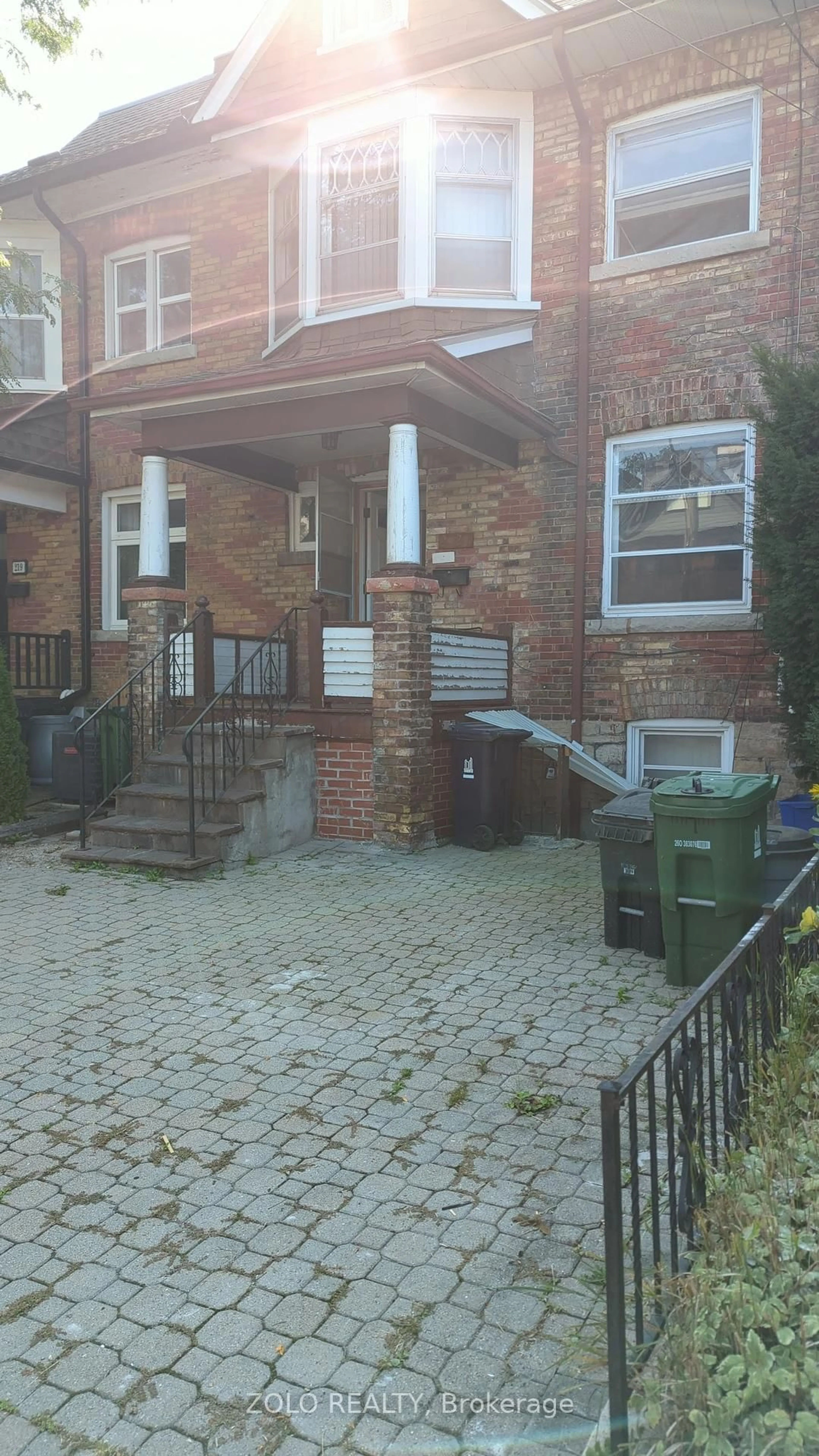 Unknown for 221 Yarmouth Rd, Toronto Ontario M6G 1X5